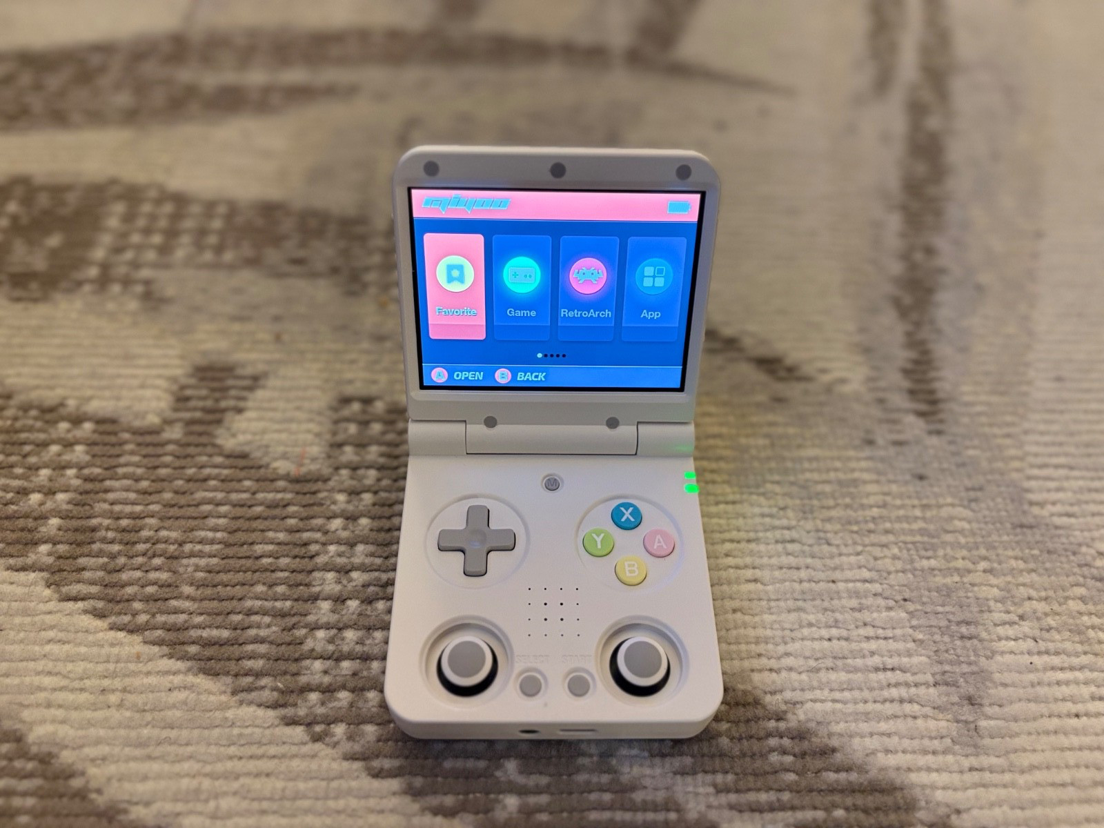 Miyoo Flip – Retro Handheld (White)