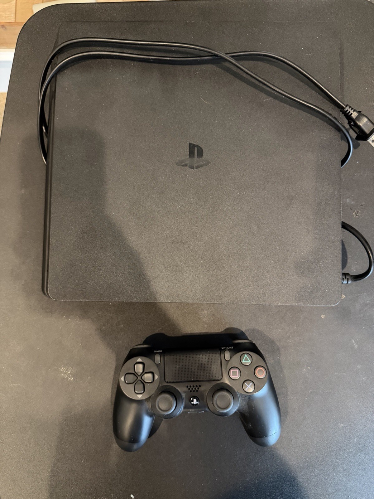 Sony PlayStation 4 Slim Bundle