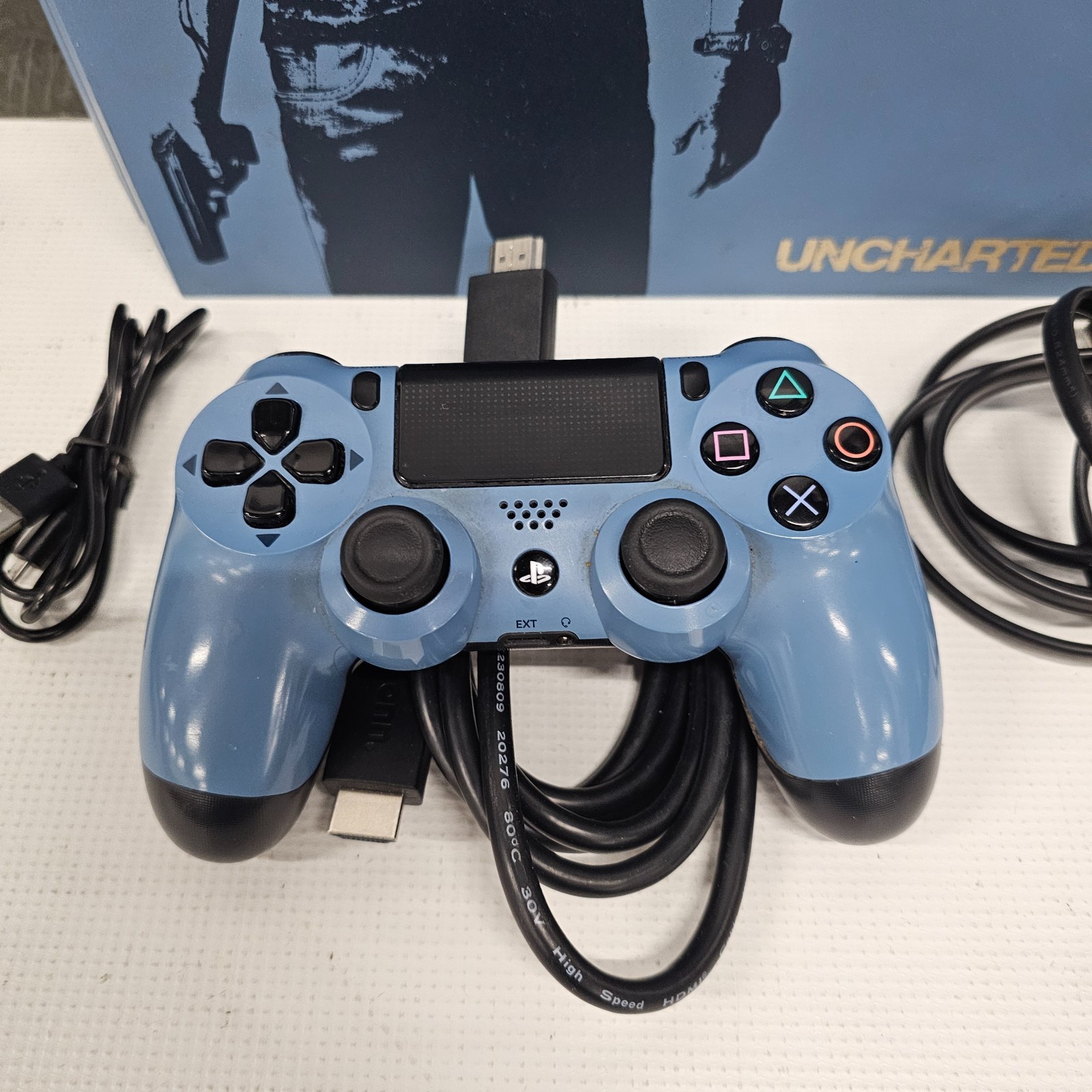 Sony PlayStation 4: Uncharted SE 10.01 500GB CUH-1215A Console + SE Cont. (read)