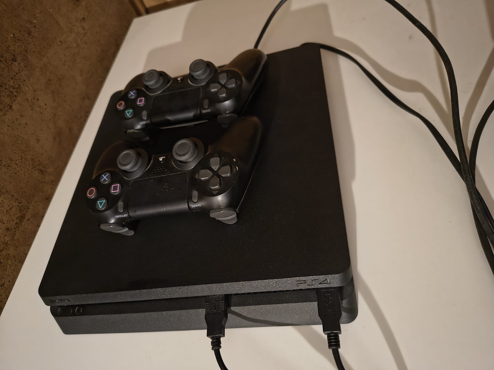 PS4 SLIM 1 TB + 2 DUAL SHOCK, + JOYSTICK JUST DANCE + 12 giochi