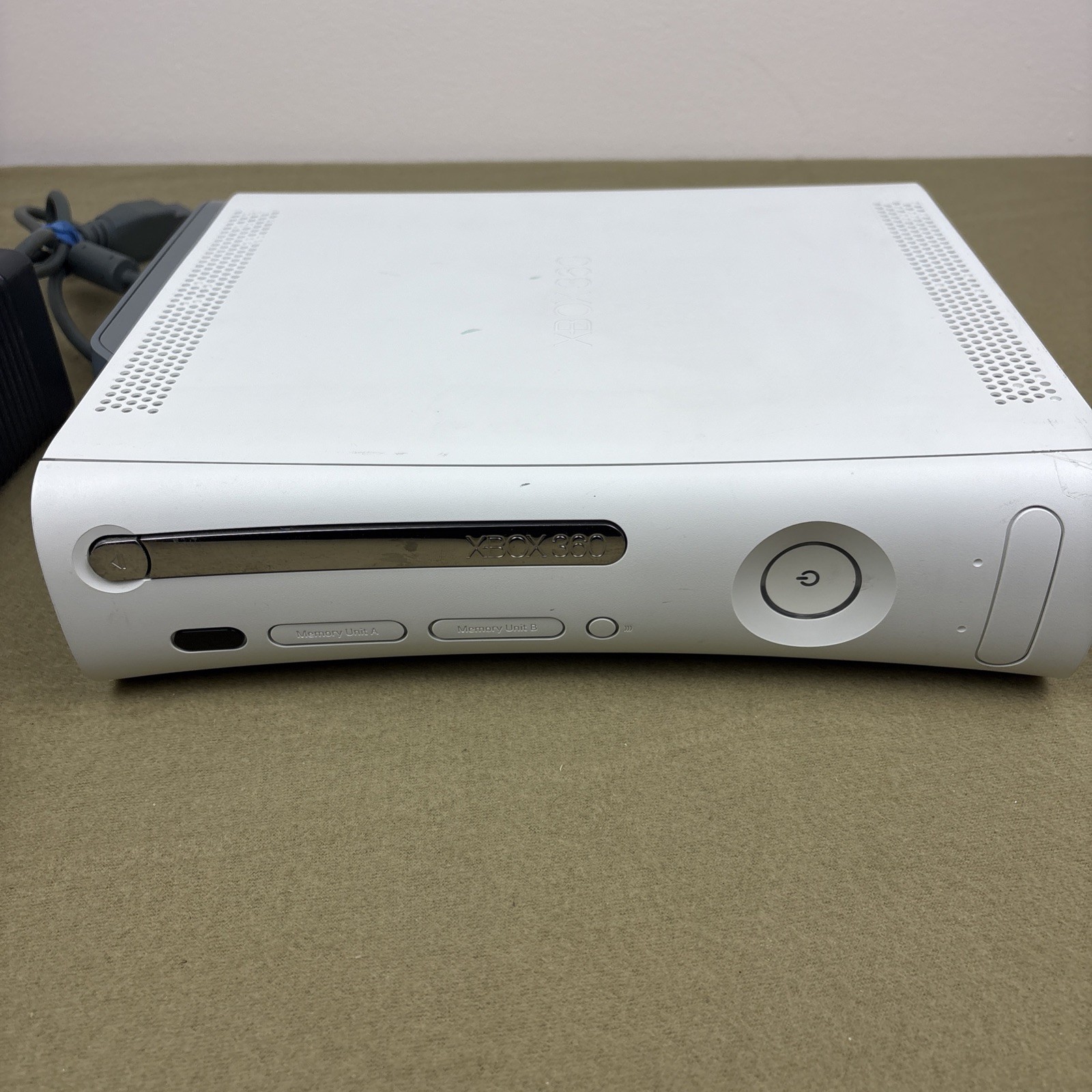 Microsoft Xbox 360 White 16GB Console Bundle Controller Tested Working