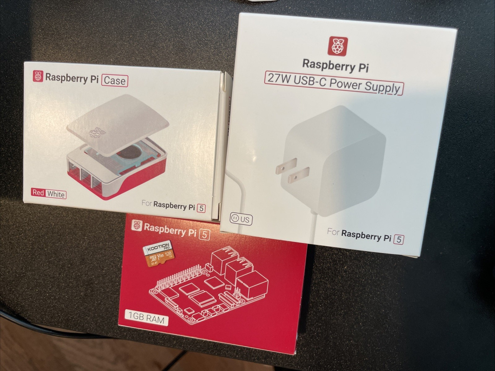 Raspberry Pi 5 8GB Plug & Play Retro Gaming Console 128GB SD & 2x Wireless Ctrl