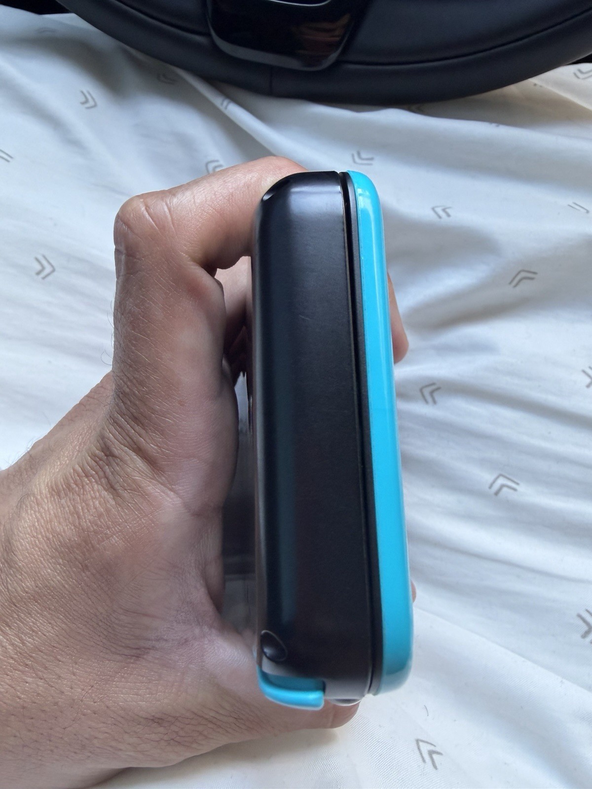 Nintendo New 2DS XL Turquoise Black Console For Parts & Repair DOESNT WORK! READ