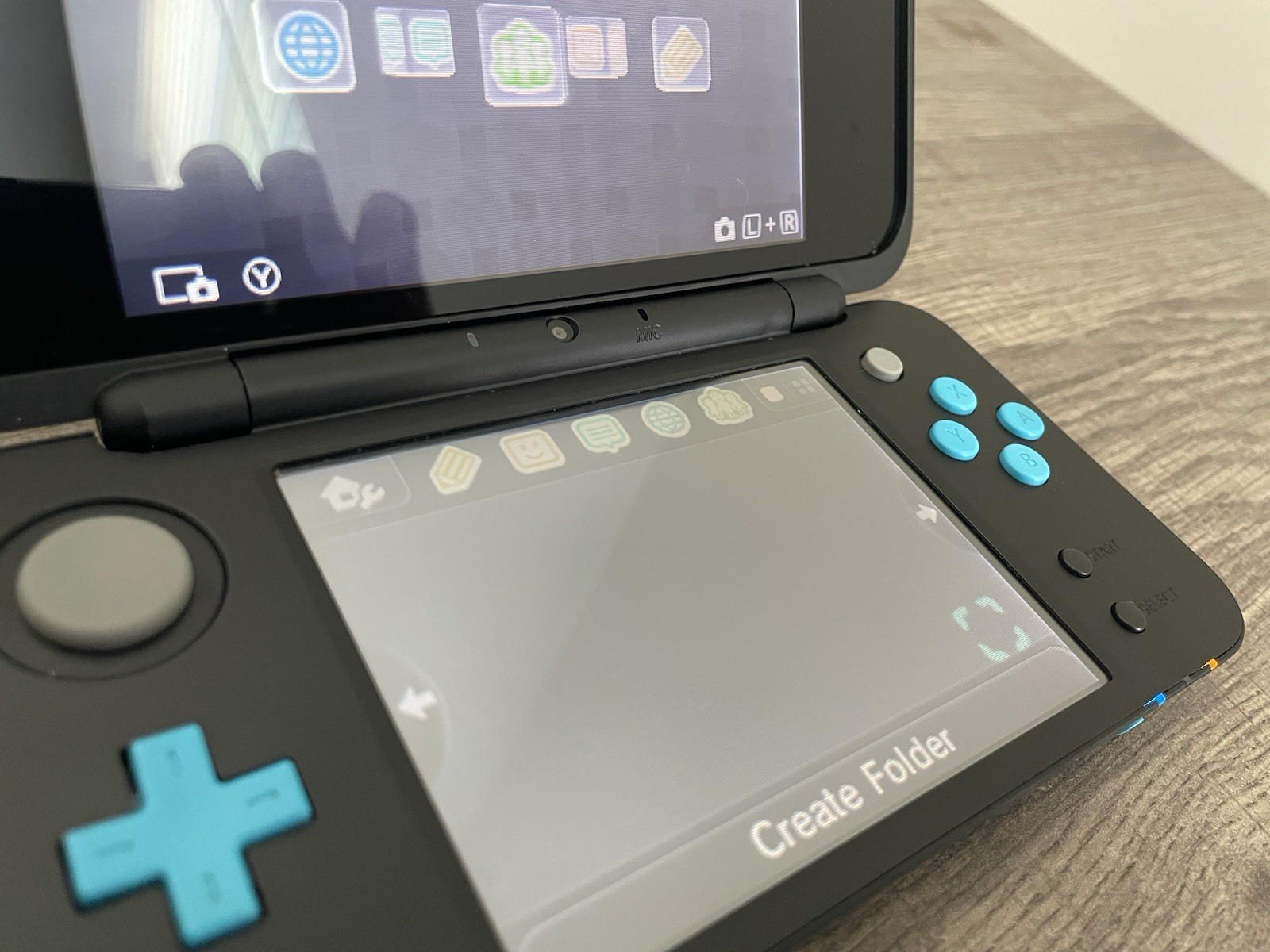Nintendo 2DS XL Console – Black Turquoise