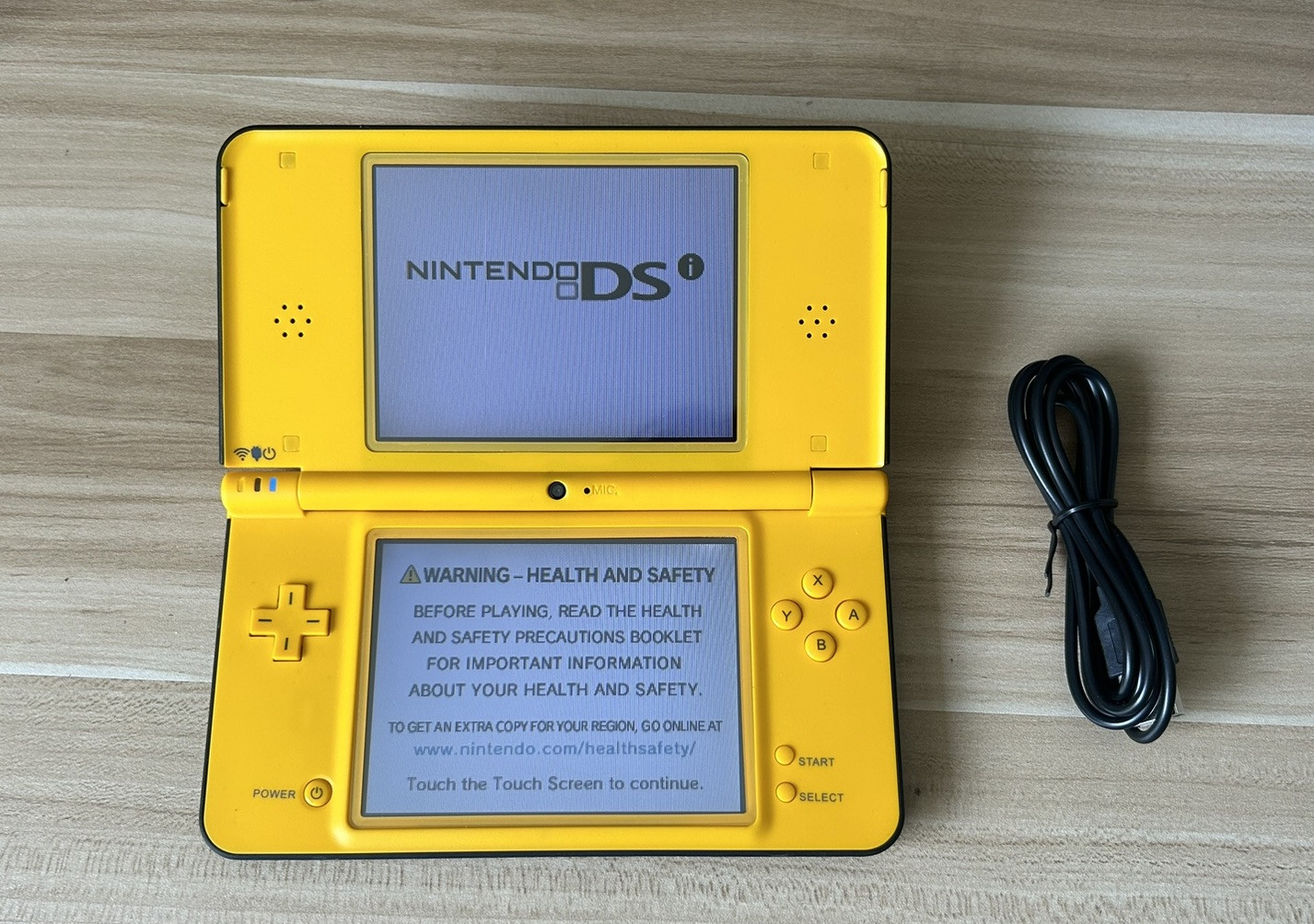 USA VERSION Yellow Nintendo DSi XL Handheld System with Charger FAST SHIPPING