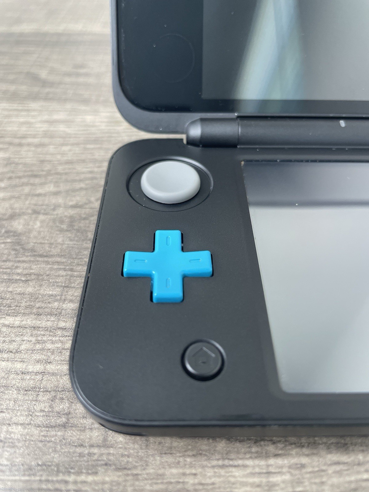 Nintendo 2DS XL Console – Black Turquoise