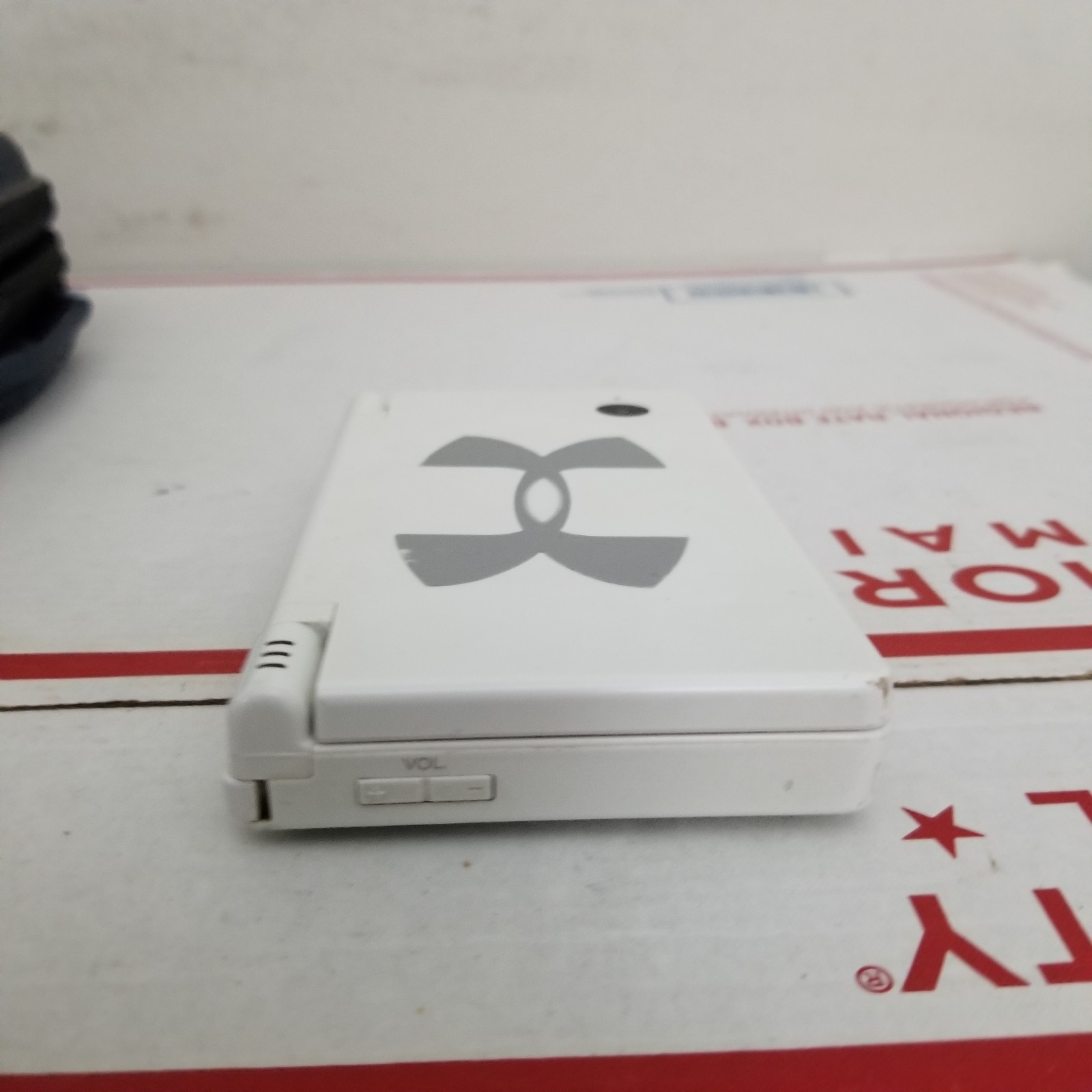 Nintendo DSi Console White Bundle with 8 Games Charger Case Tested Working Kids