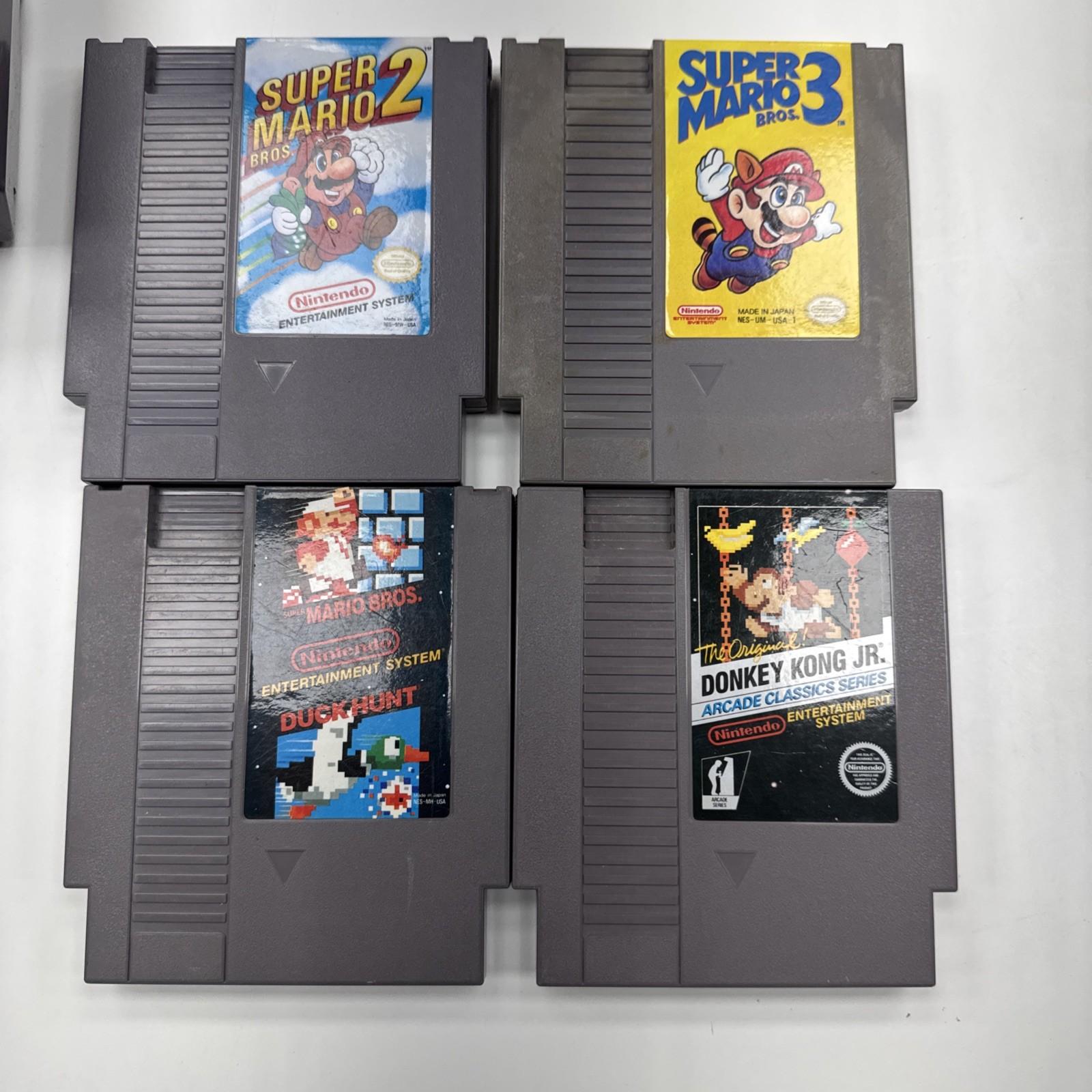 Nintendo NES Console Bundle Ctrl Zapper 4 Games Super Mario 1-3 DONKEY KONG JR