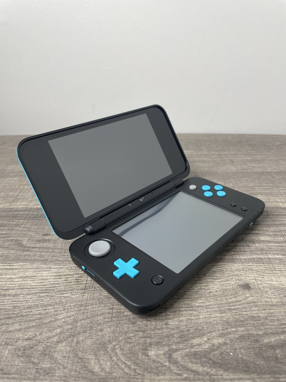 Nintendo 2DS XL Console – Black Turquoise