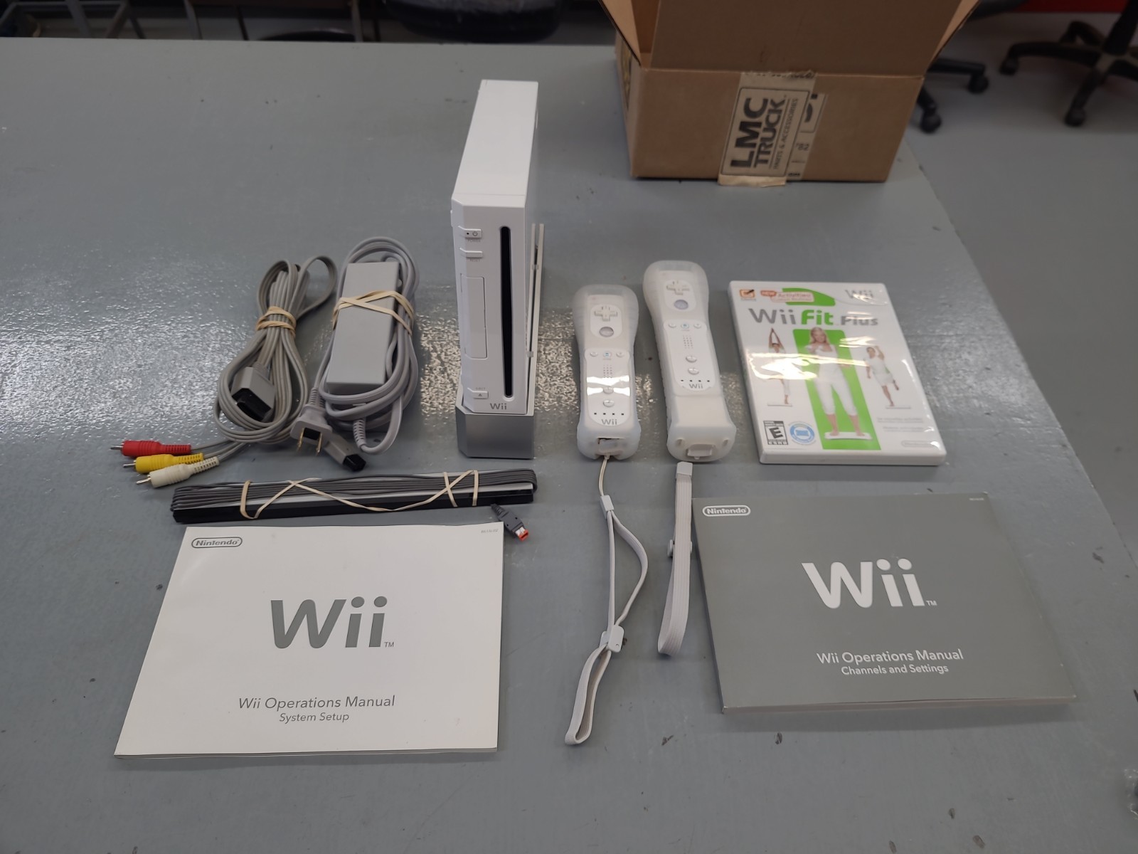 Nintendo Wii RVL-001 512 MB Home Console Bundle Tested Working