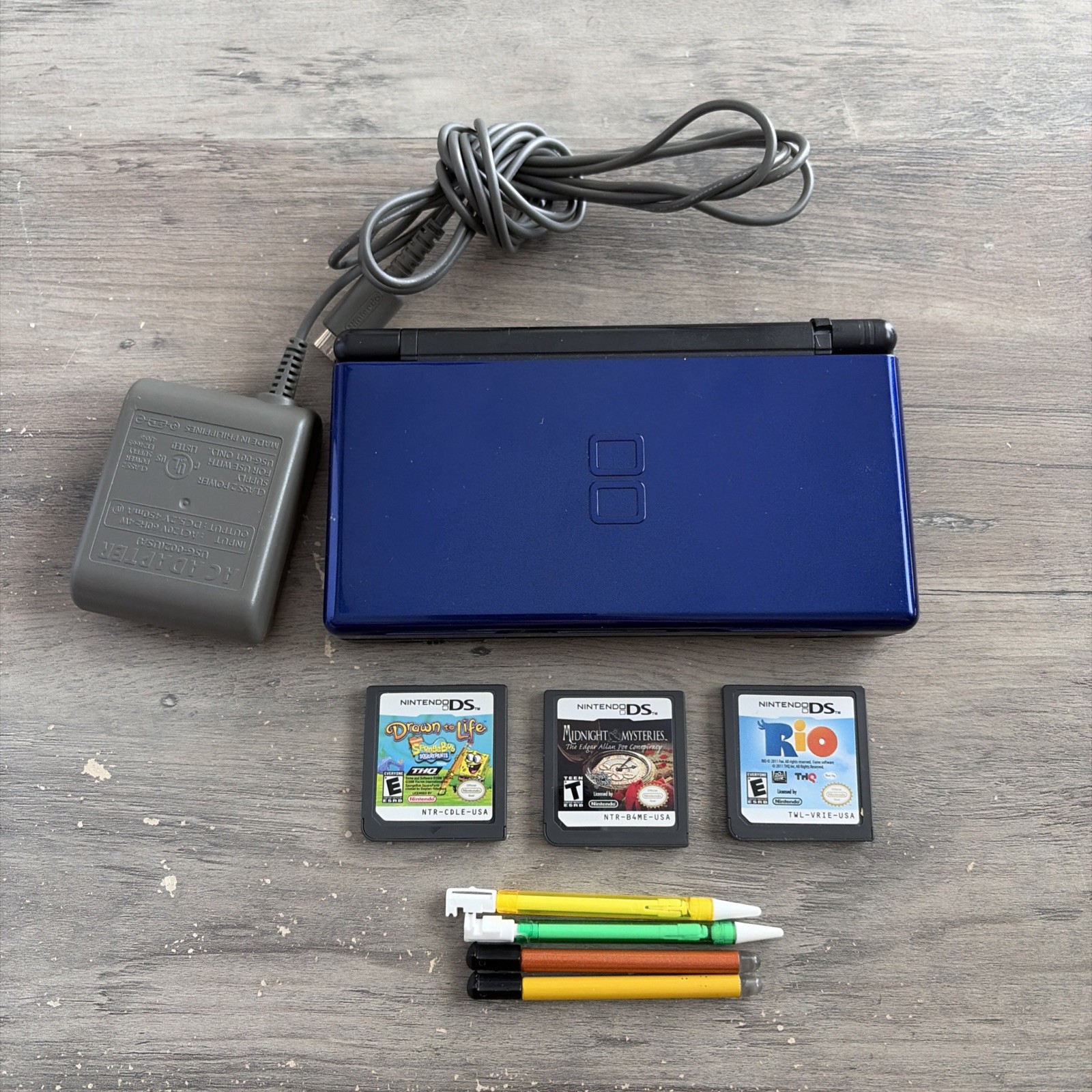 Nintendo DS Lite Console Blue USG-001 3 Games + Charger, Stylus