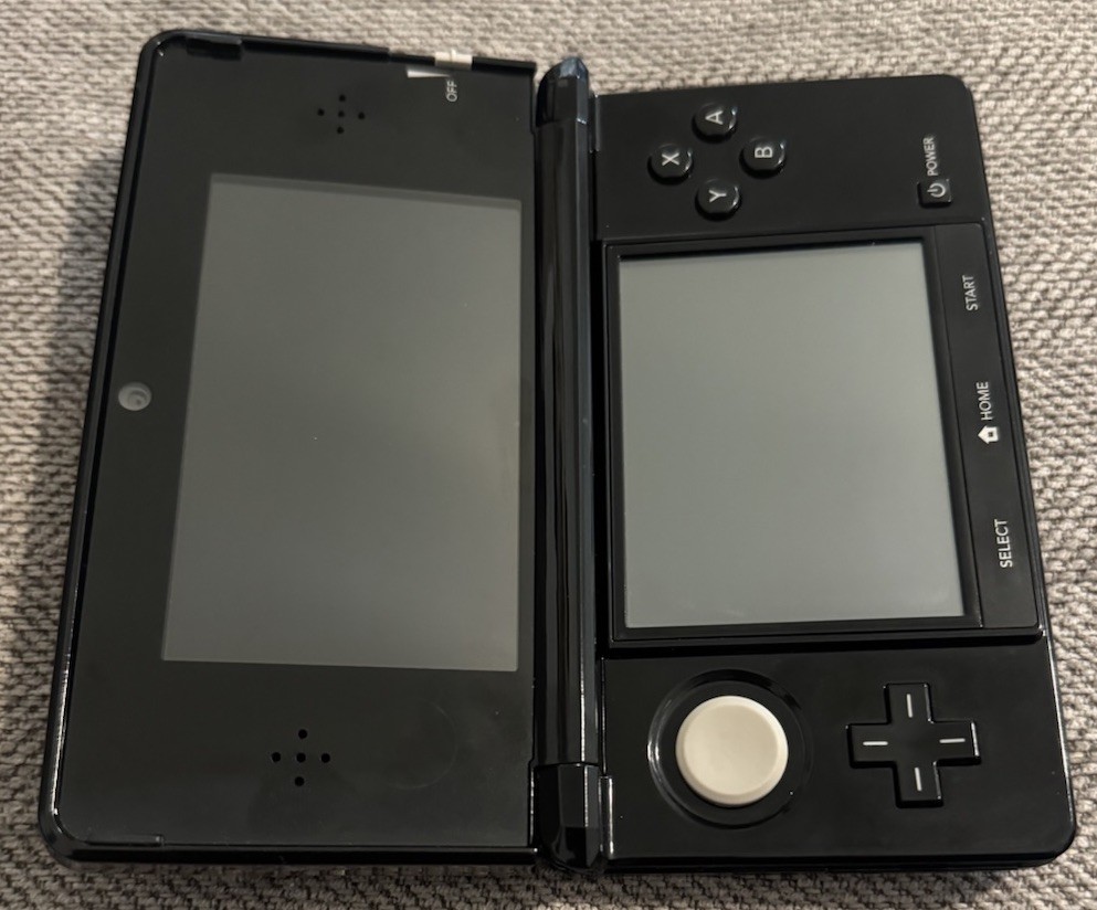 Custom 64GB Nintendo 3DS – Glossy Black / Region Free / Stylus / USBCharger/ 90+