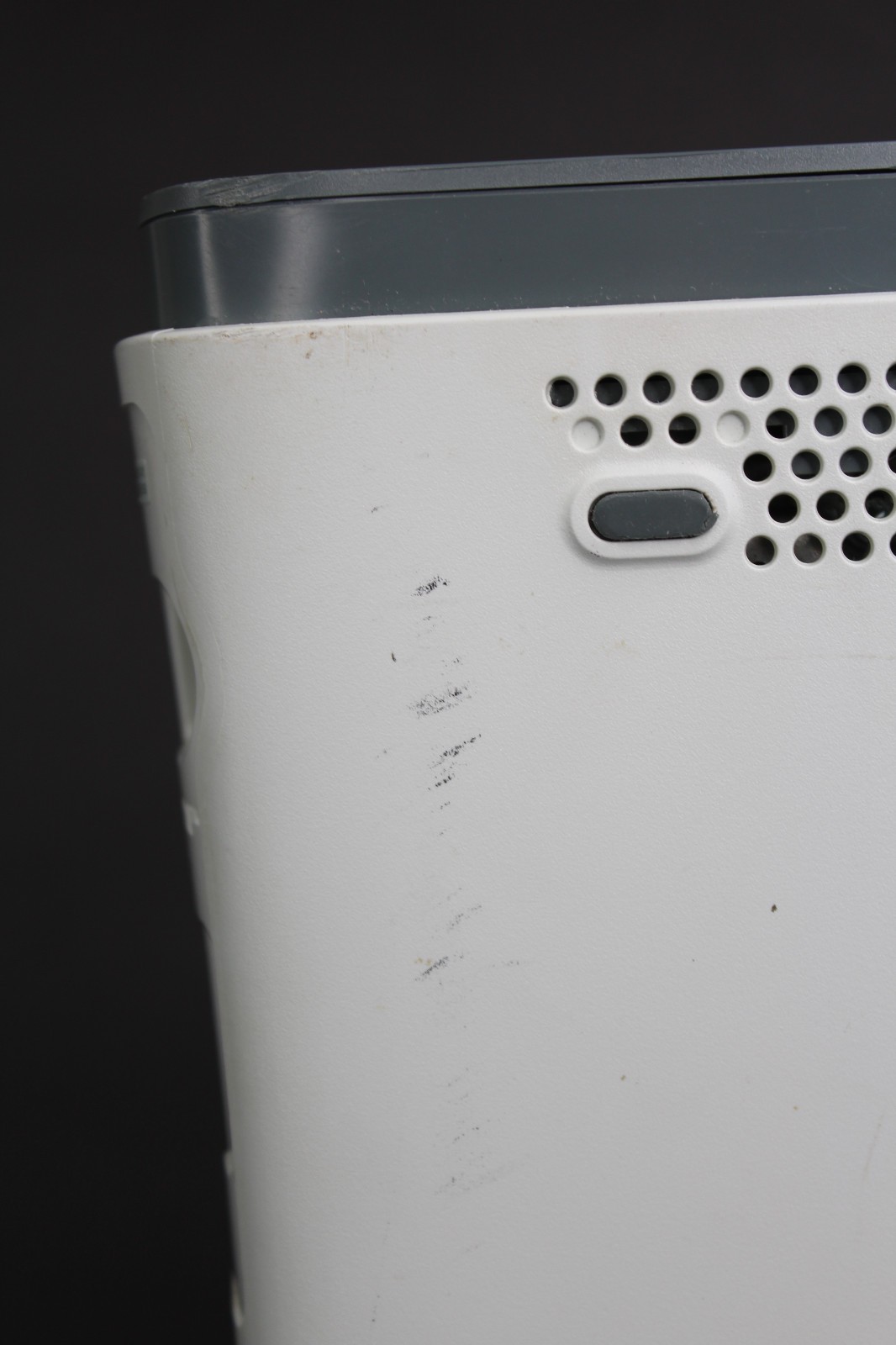 Microsoft Xbox 360 White Console NOT WORKING FOR PARTS ONLY Plays Games No Cords