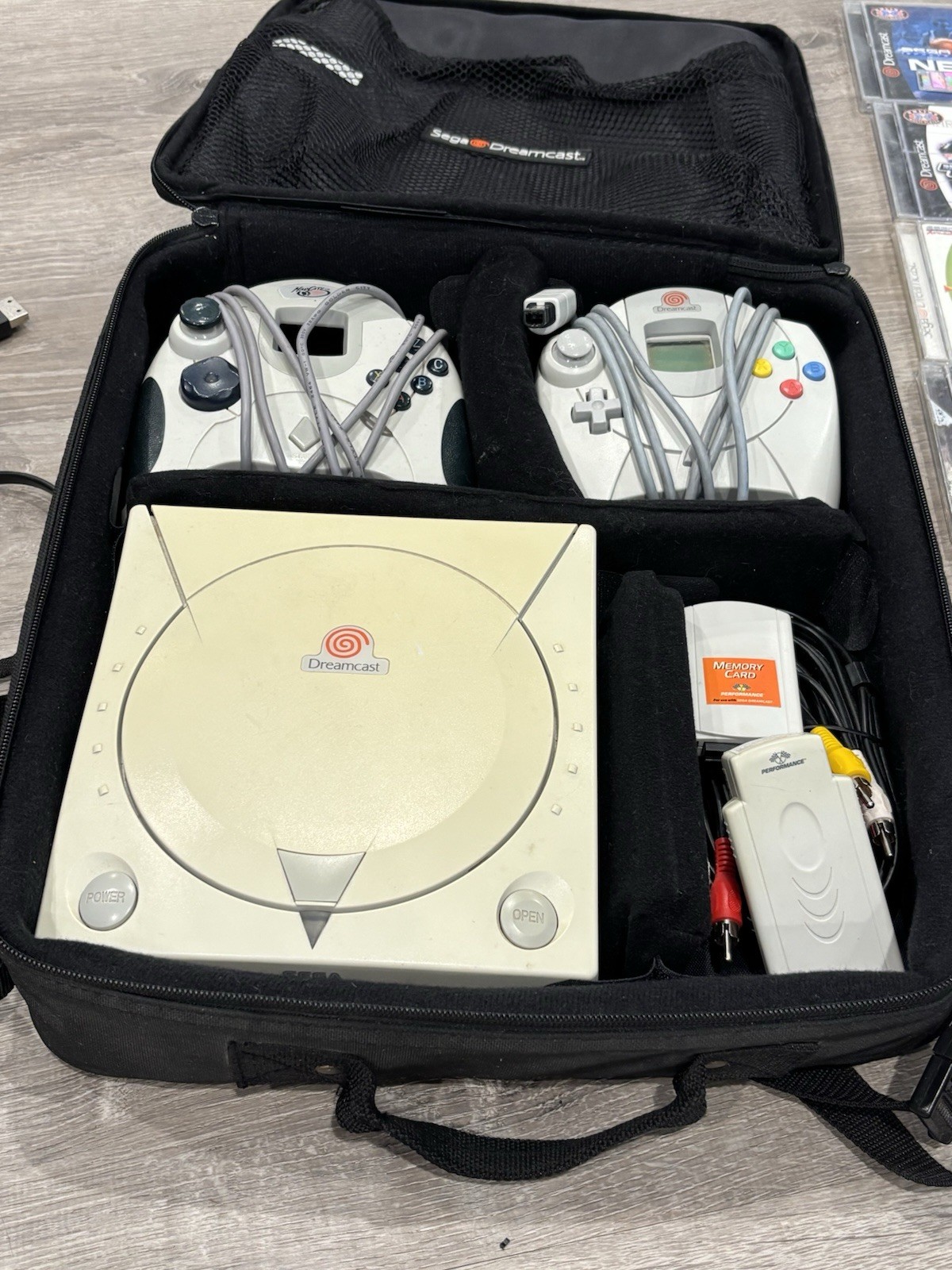 Vintage Sega Dreamcast Bundle HKT-3020 Carrying Case 7 Games