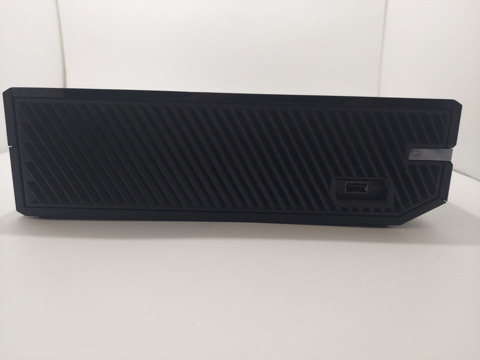 Xbox One 500GB Console Bundle – Controller With Game, Power & HDMI Cord – Tested