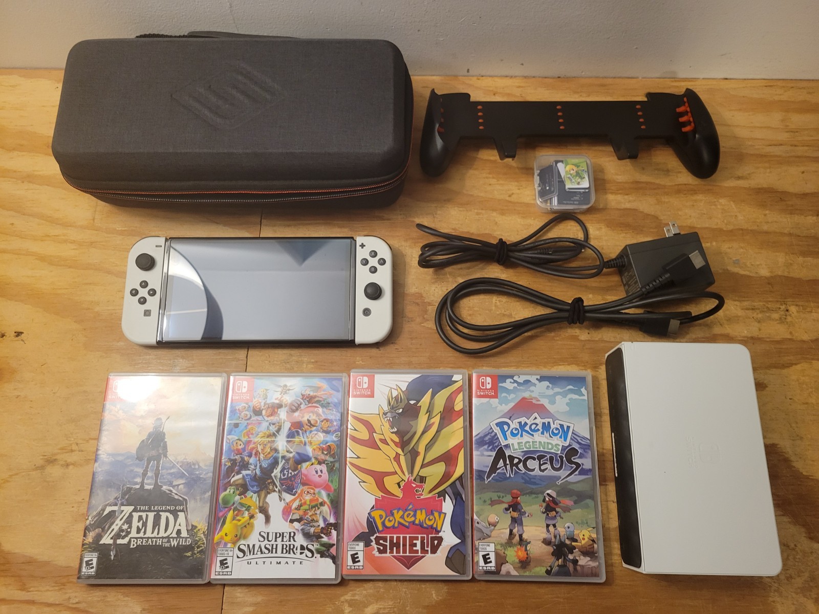 4 Game Bundle Nintendo Switch OLED — Satisfye Grip Pokemon Zelda Smash Bros