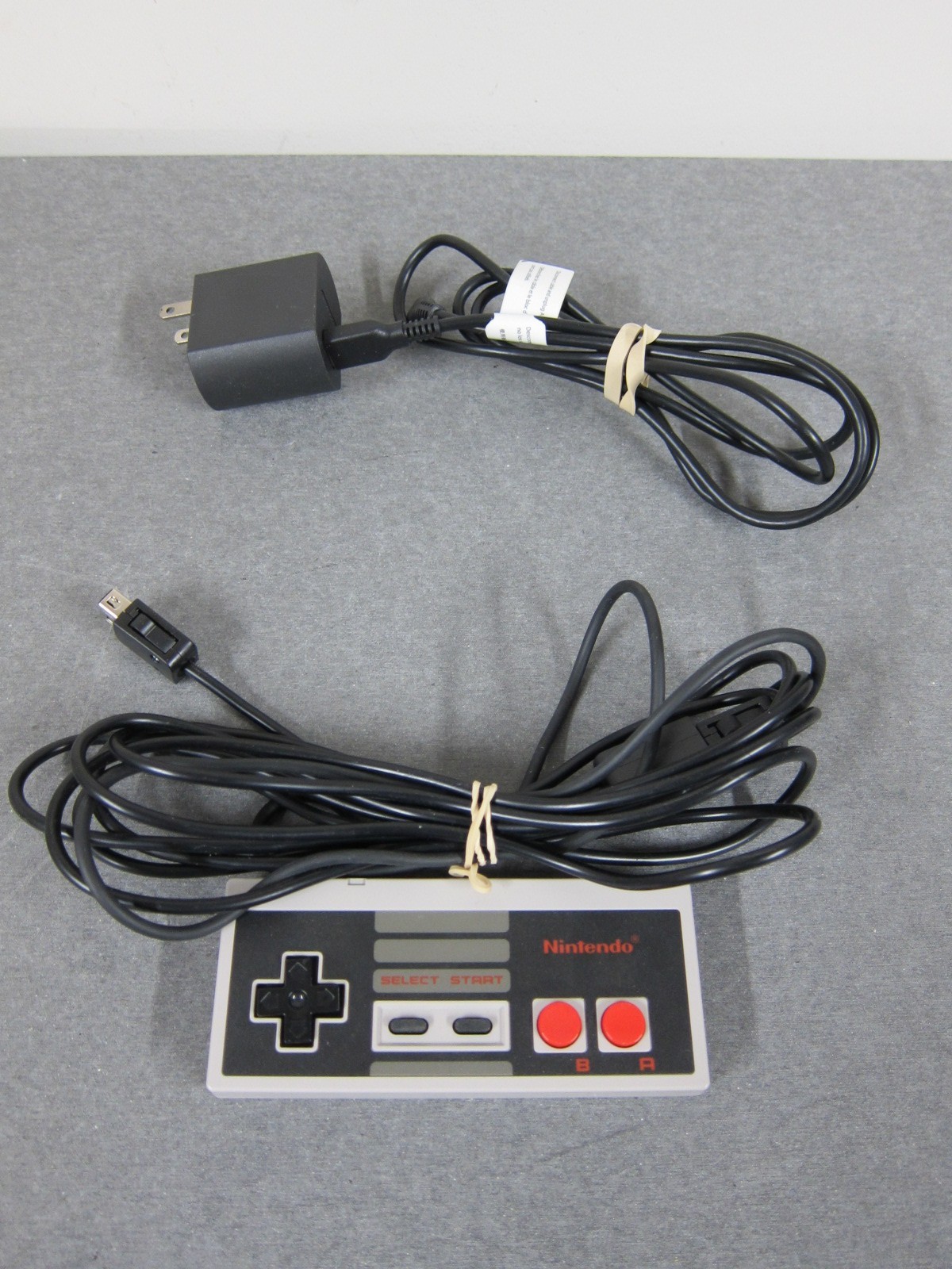 Nintendo NES Classic Mini Console CLV-001 w/ Controller & Power Adapter