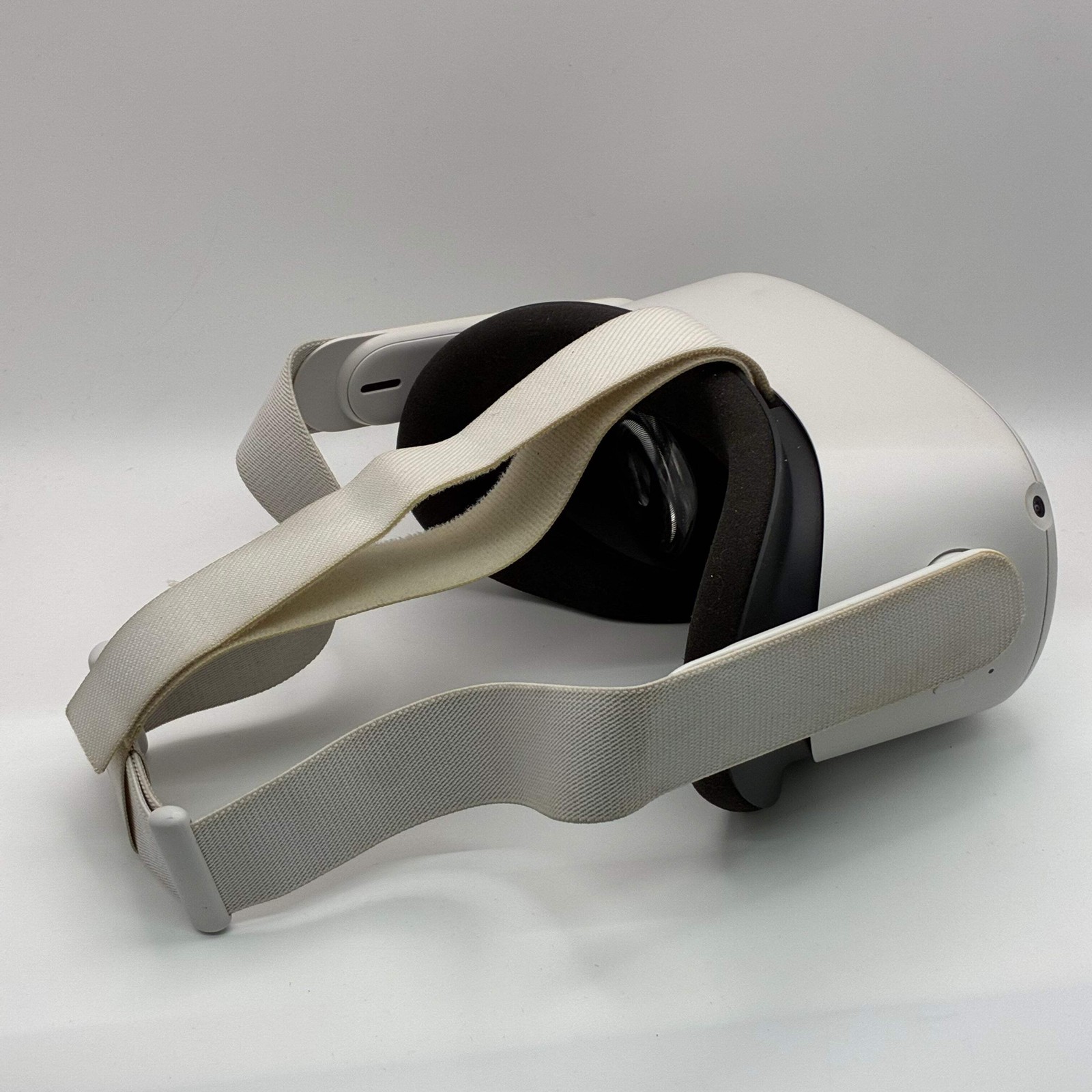 Meta Quest 2 KW49CM 128GB White VR Headset W/ Controllers – Used B