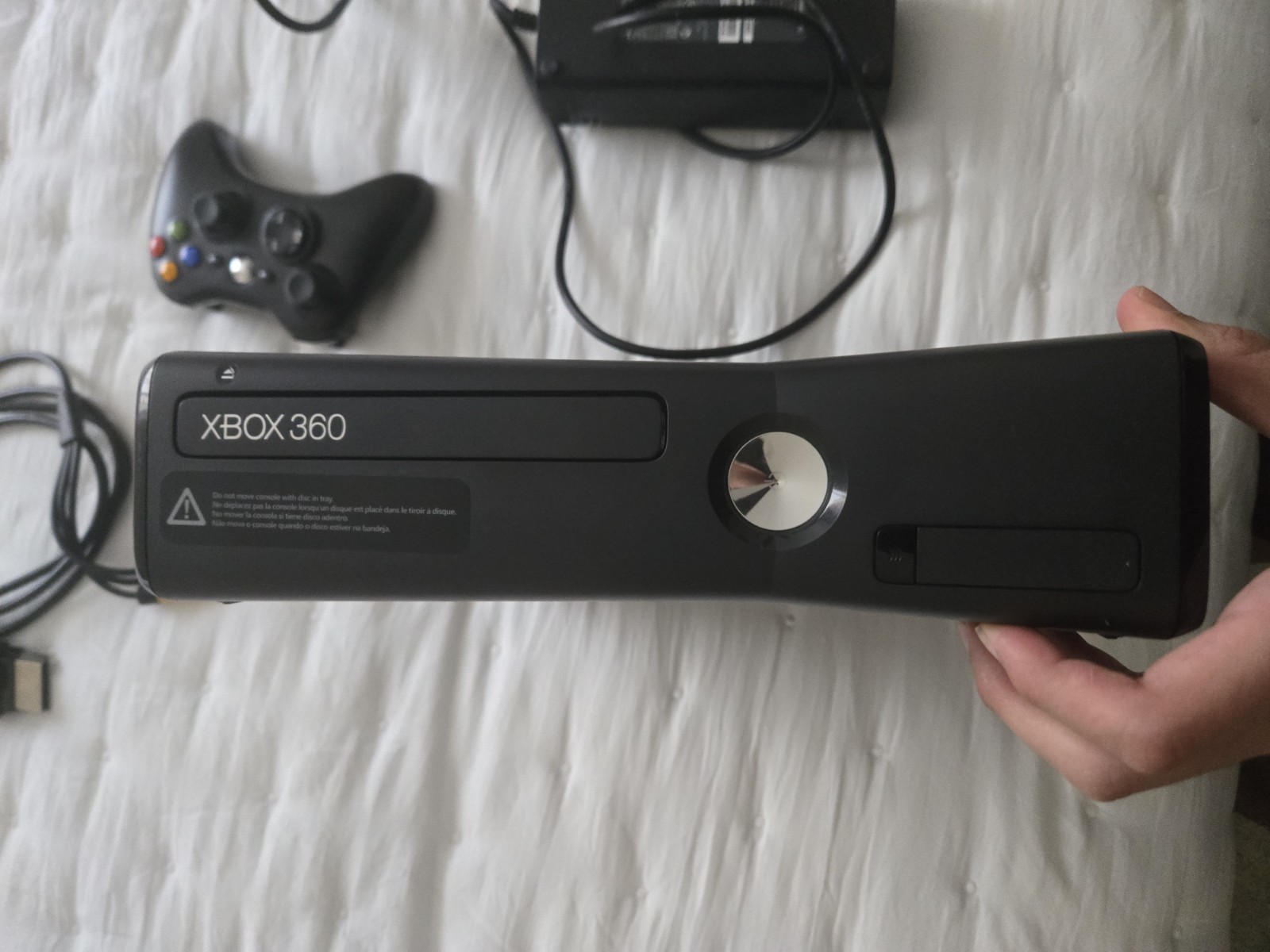 Microsoft Xbox 360 S 4GB Shiny Black Console with Controller and Power Cords