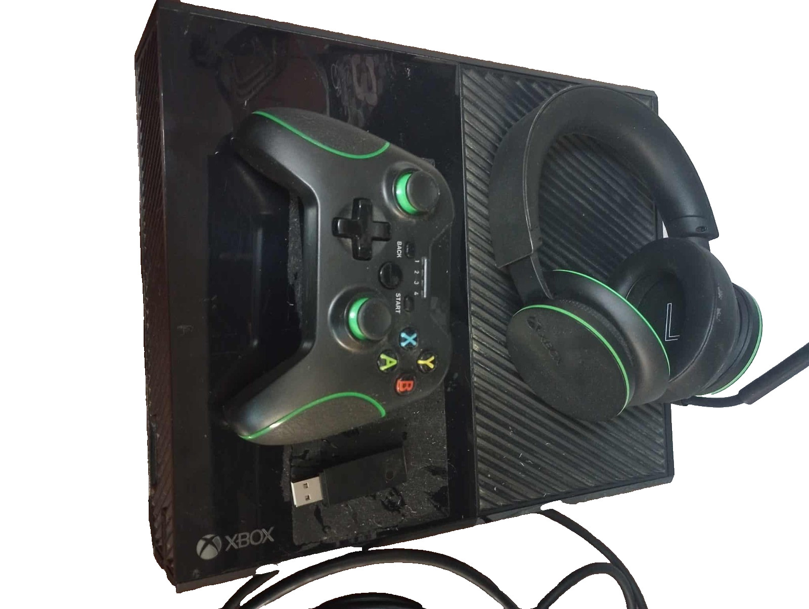 xbox one console w/ headphones and controller USED tested