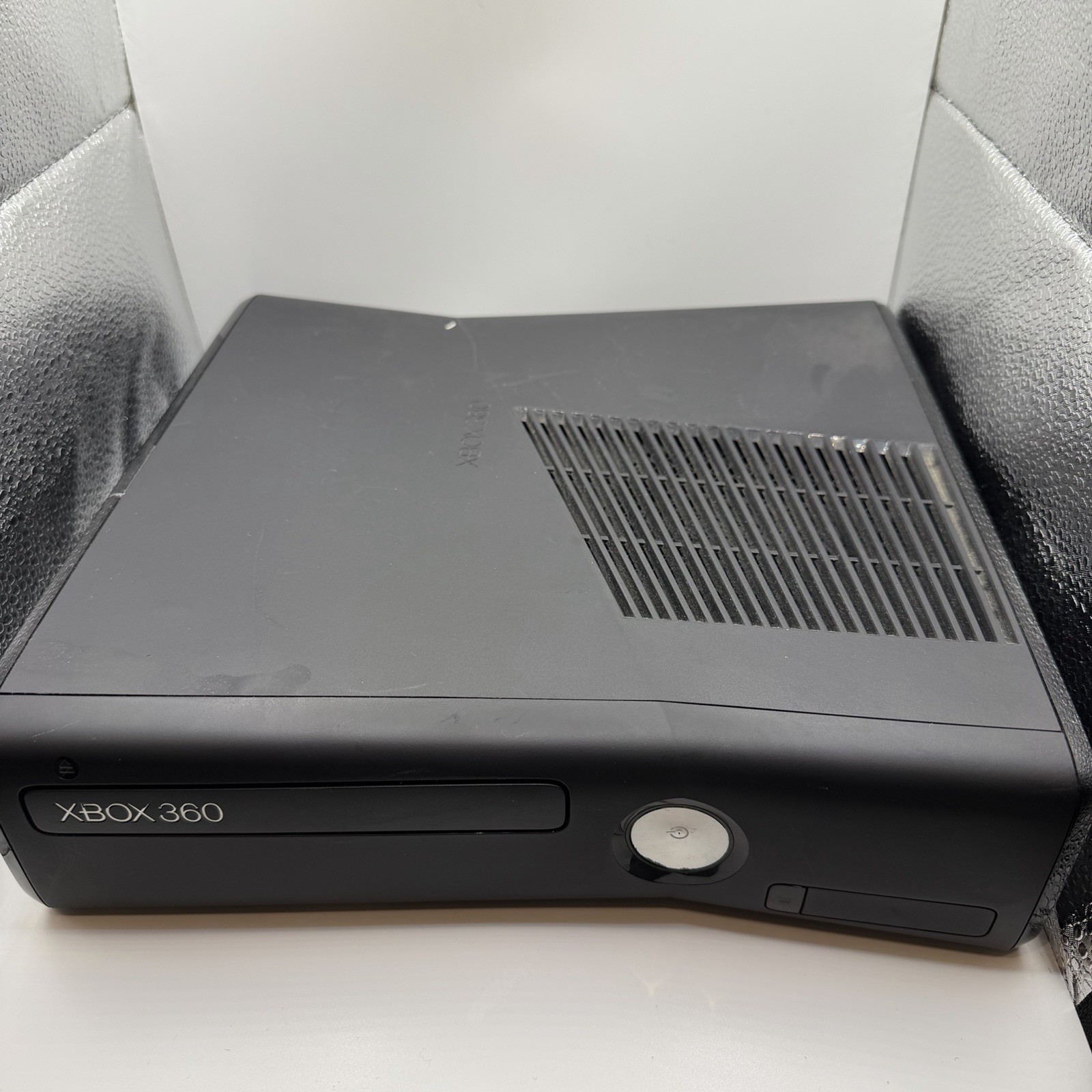 Xbox 360 W/ Connect W/ Controller W/ Game No Power cable Not Tested