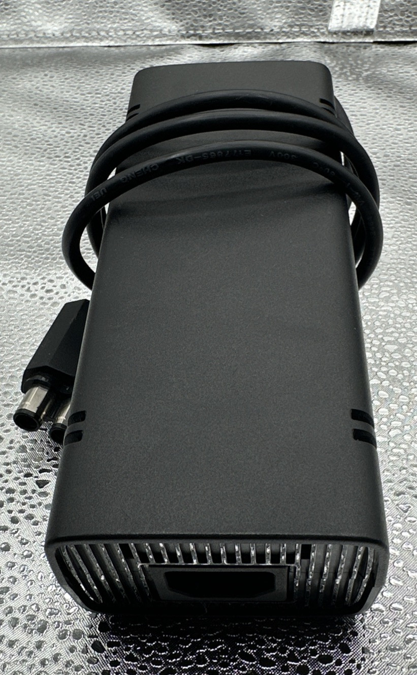 Microsoft Xbox 360 S Model 1439 Console Power Cord & Controllers 4GB *Tested*