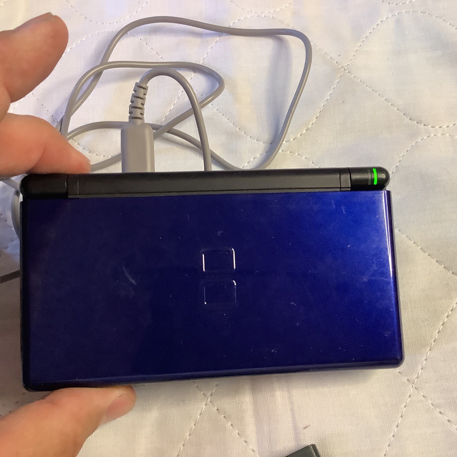 2006 NINTENDO DS CONSOLE / CHARGER /GOLDEN SUN GAME WORKS GREAT