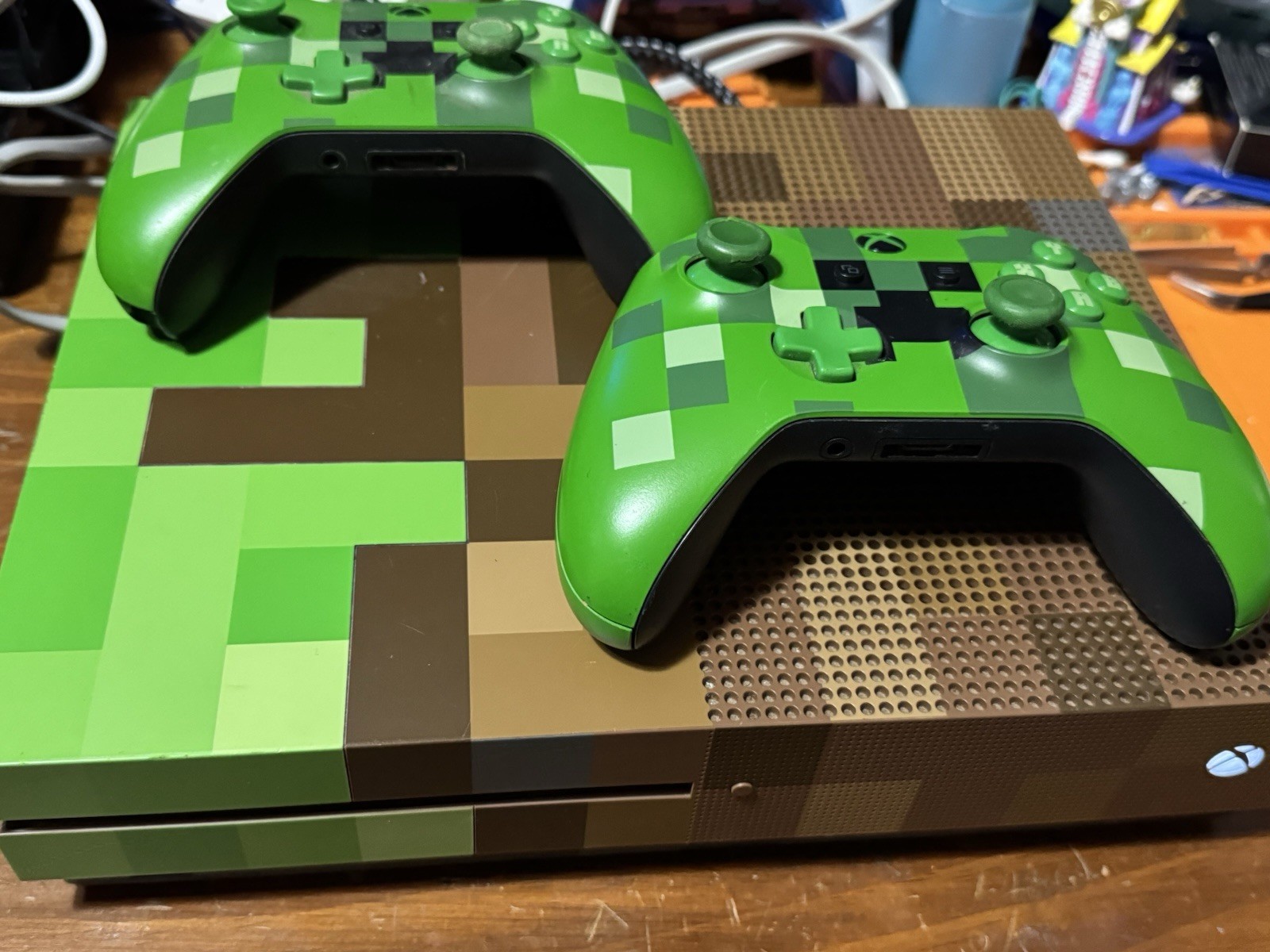 Microsoft Xbox One S Minecraft Limited Edition Bundle 1TB 2 Controllers