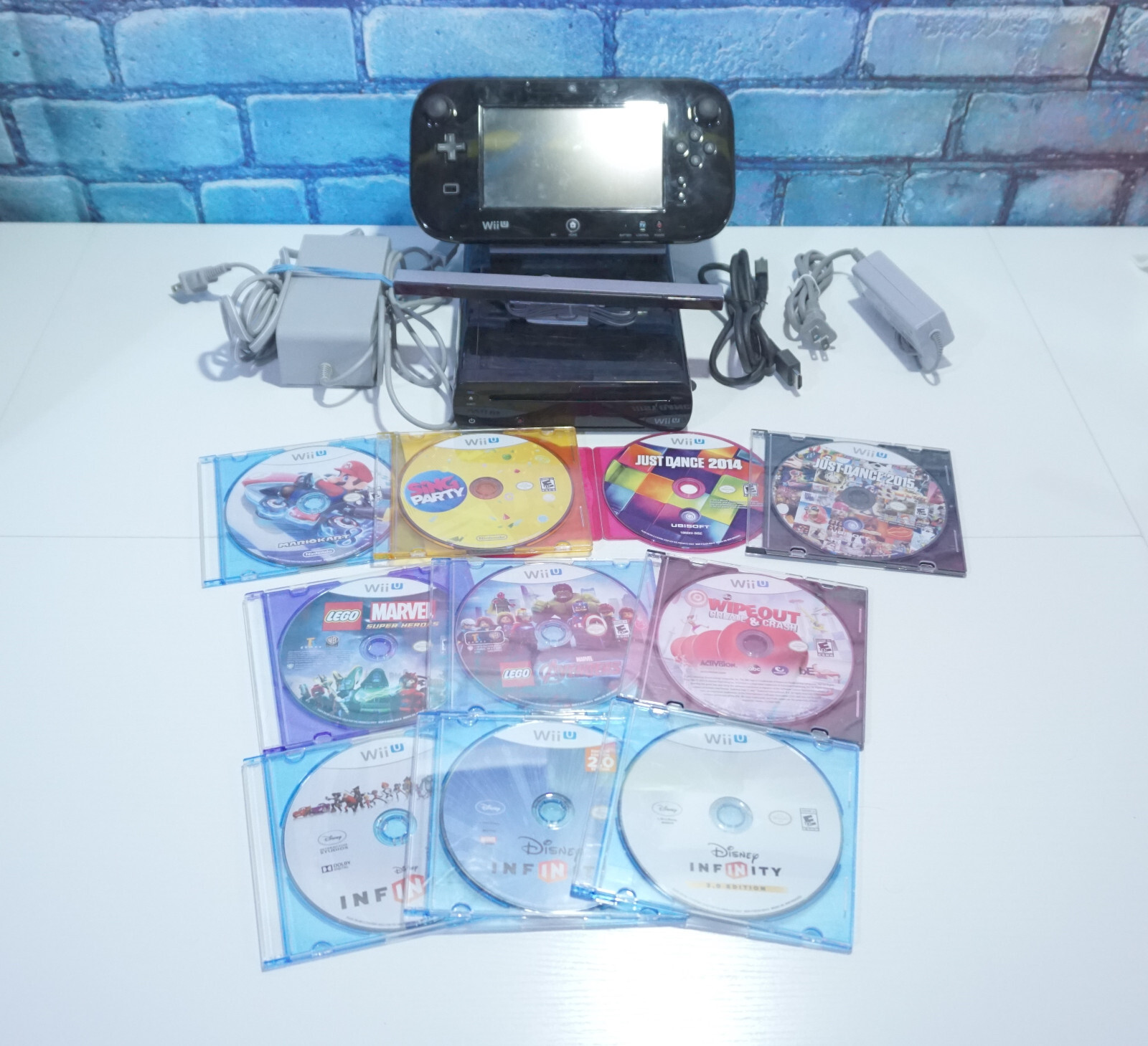Nintendo Wii U 32GB Black Deluxe Console WUP-101(02) with Gamepad and 10 Games