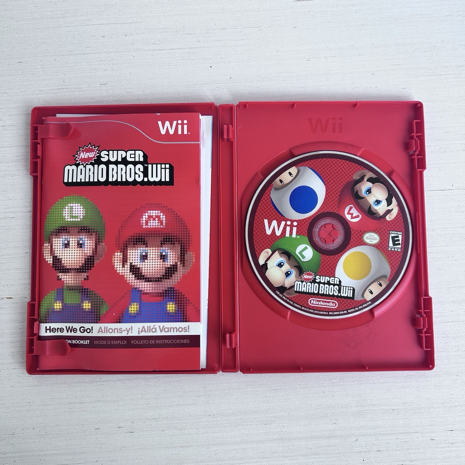 Nintendo Wii 2006 25th Anniversary Red Console Bundle Tested and Working 4 Games