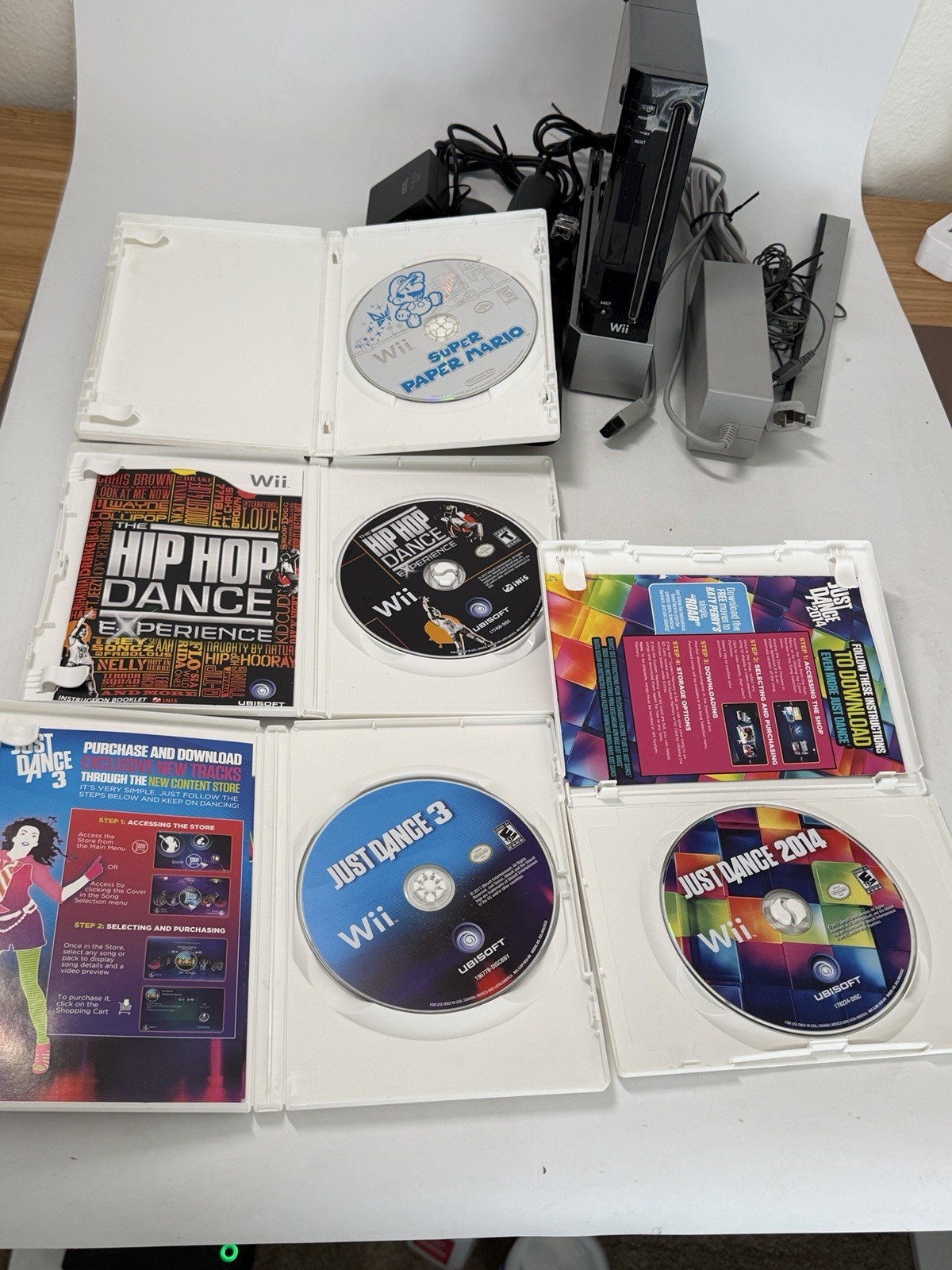 Nintendo Wii RVL-001 Black Bundle w/ 2 Controllers & Mario Kart -Tested- READ