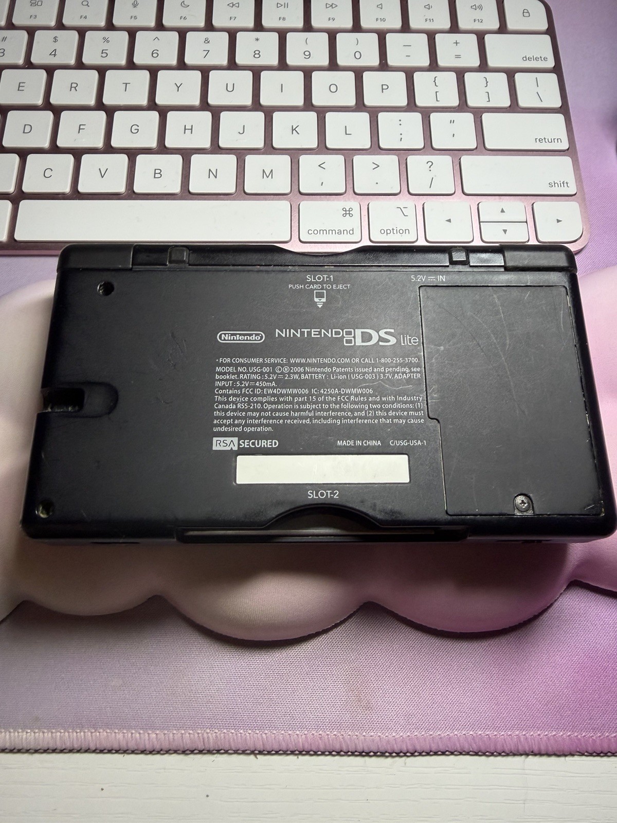 Nintendo DS Lite USG-001 For Parts or Not Working Broken Hinge And No Power