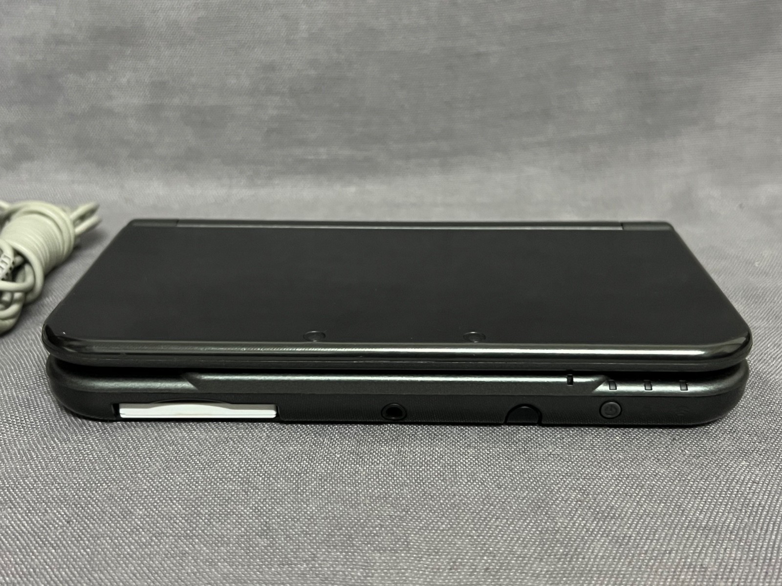New Nintendo 3DS XL Gray Black Console With Charger and cartridge US Version