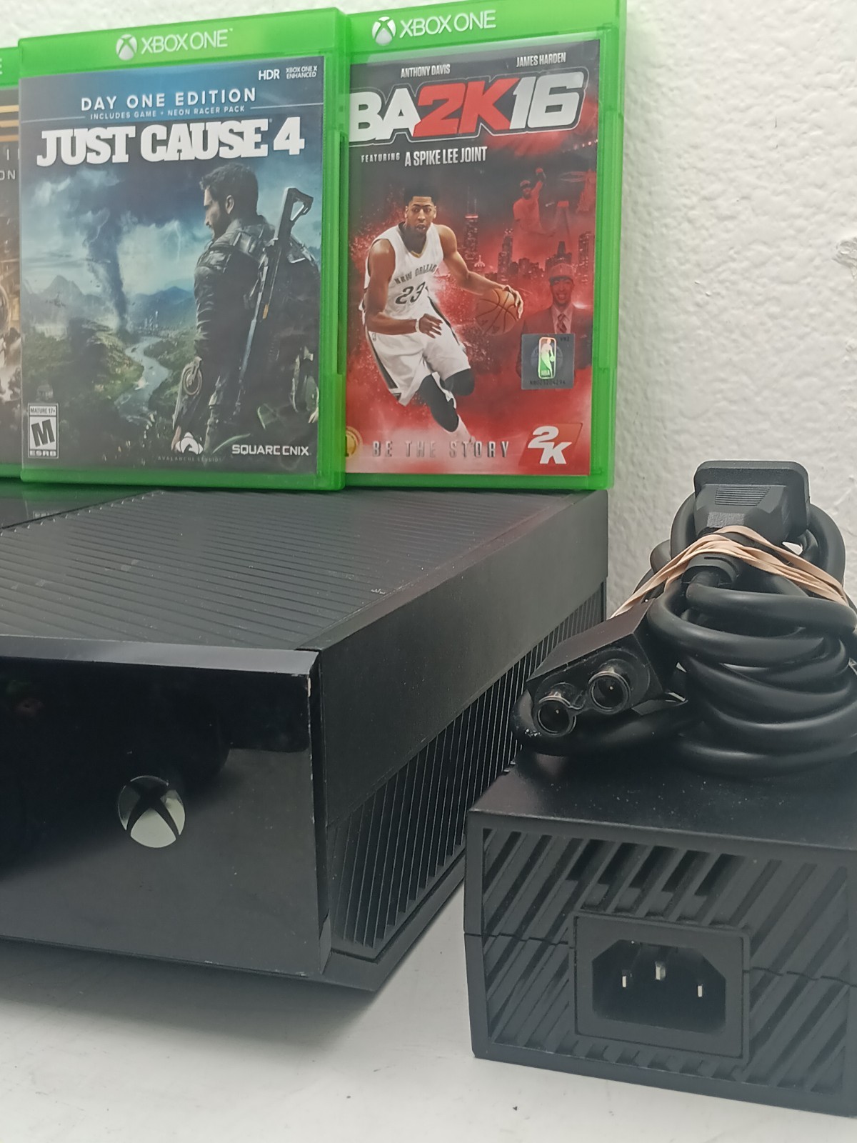 Microsoft Xbox One 500GB Console w/ 3 ganes & controller – Fully Functional