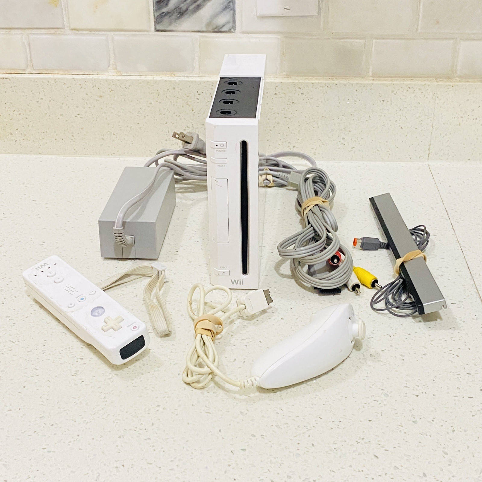 Nintendo Wii RVL-001 (USA) Console and All Cords w/ Sensor Nunchuck & controller