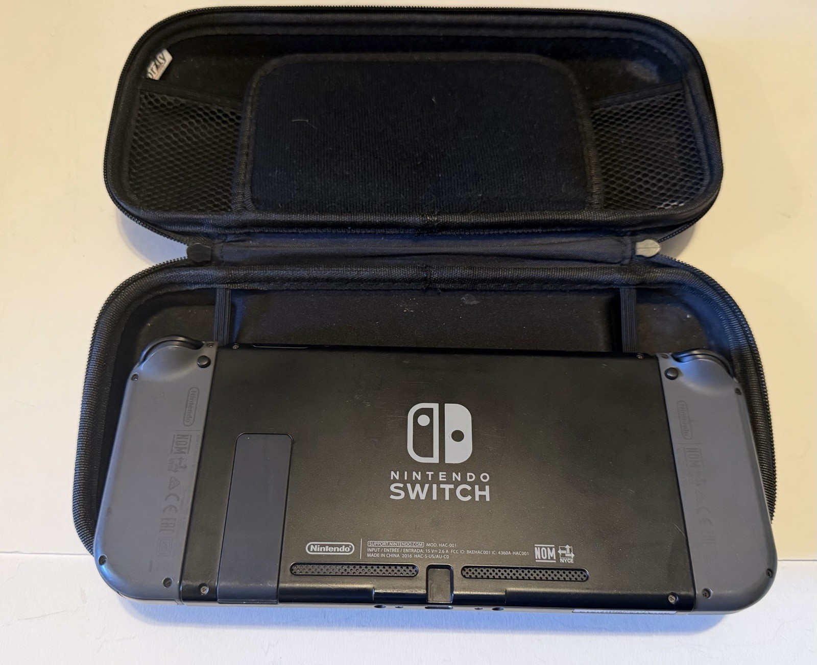 Nintendo Switch 32GB Handheld System Gray With Carry Case No Power Cord