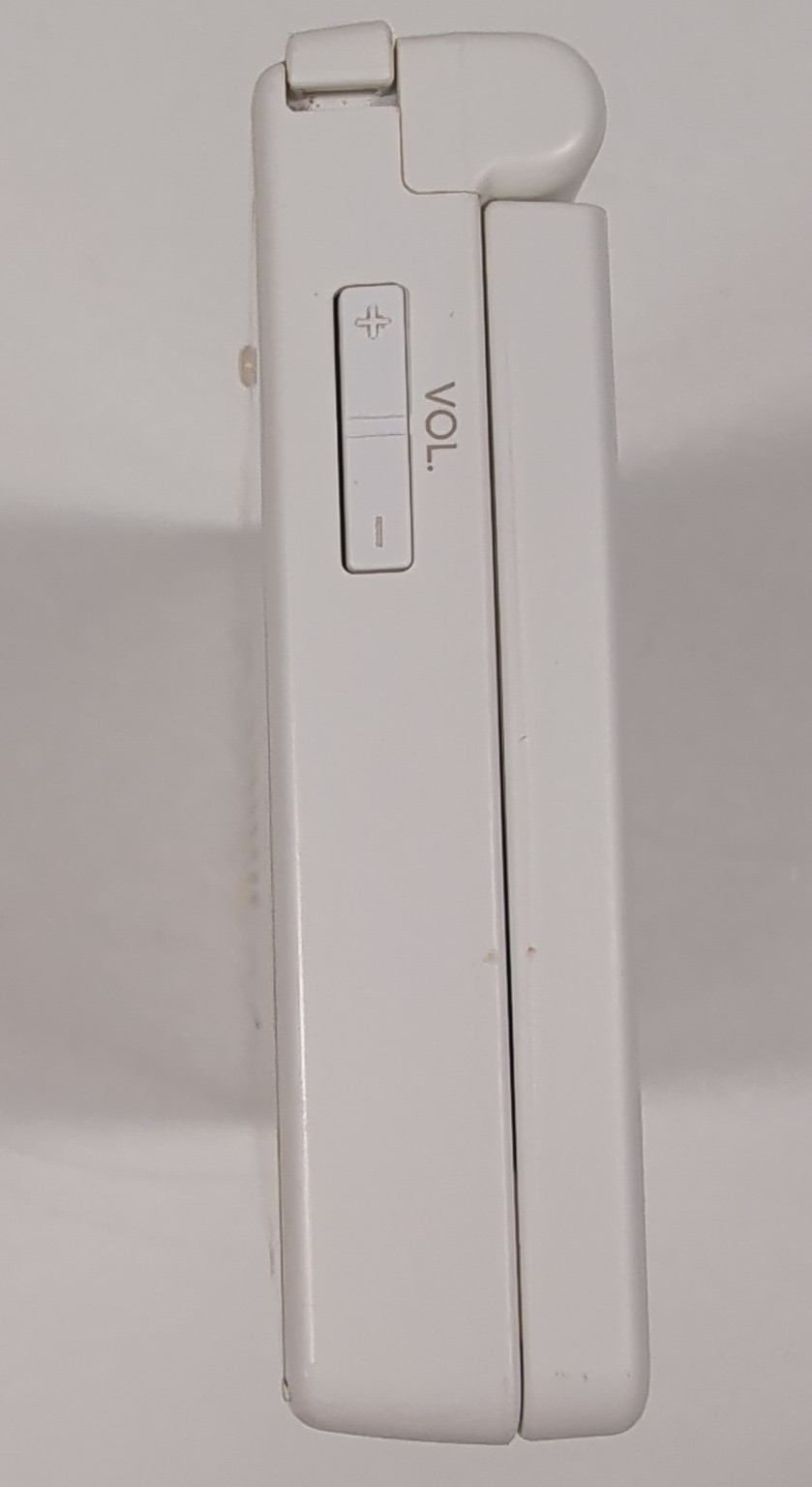 Nintendo DSi White Preloaded Library (8 games) Cartridge Game (1) Charger Stylus