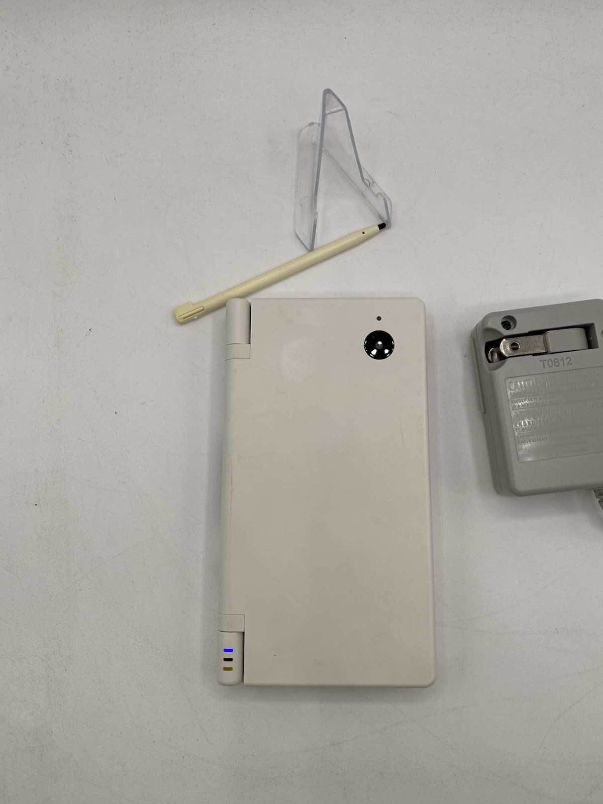 Nintendo DSi White – Includes Preloaded Library (Large Collection)