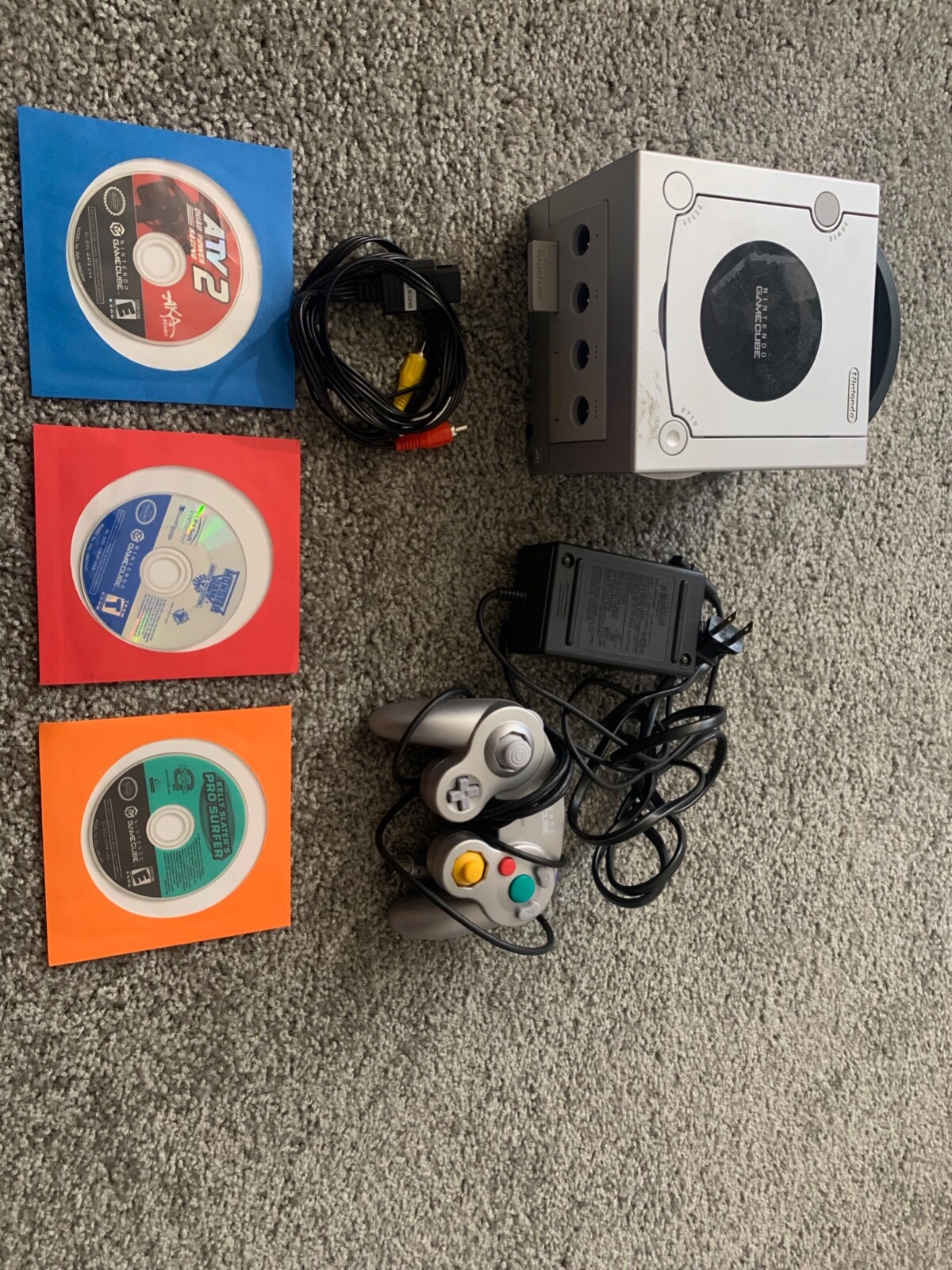 Nintendo GameCube Gaming System SILVER Console 2 Controller Bundle