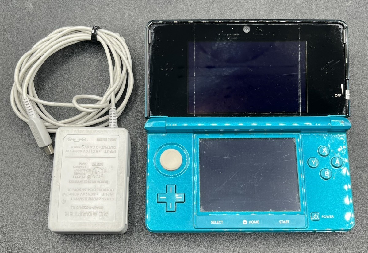 NINTENDO 3DS HANDHELD SYSTEM CTR-001 (BLUE) W/ CHARGER (MVP037496)