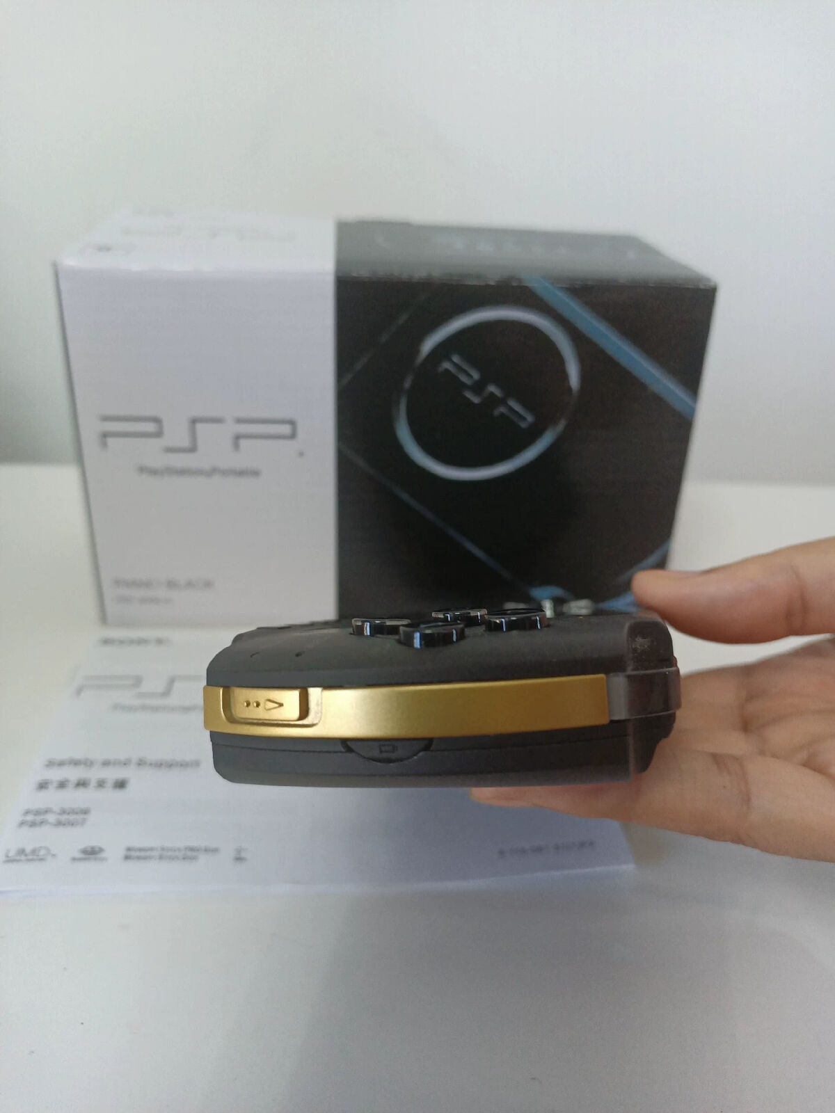 MONSTER HUNTER Sony PSP 3000 System w/ 128gb Memory Card & Charger Bundle Import