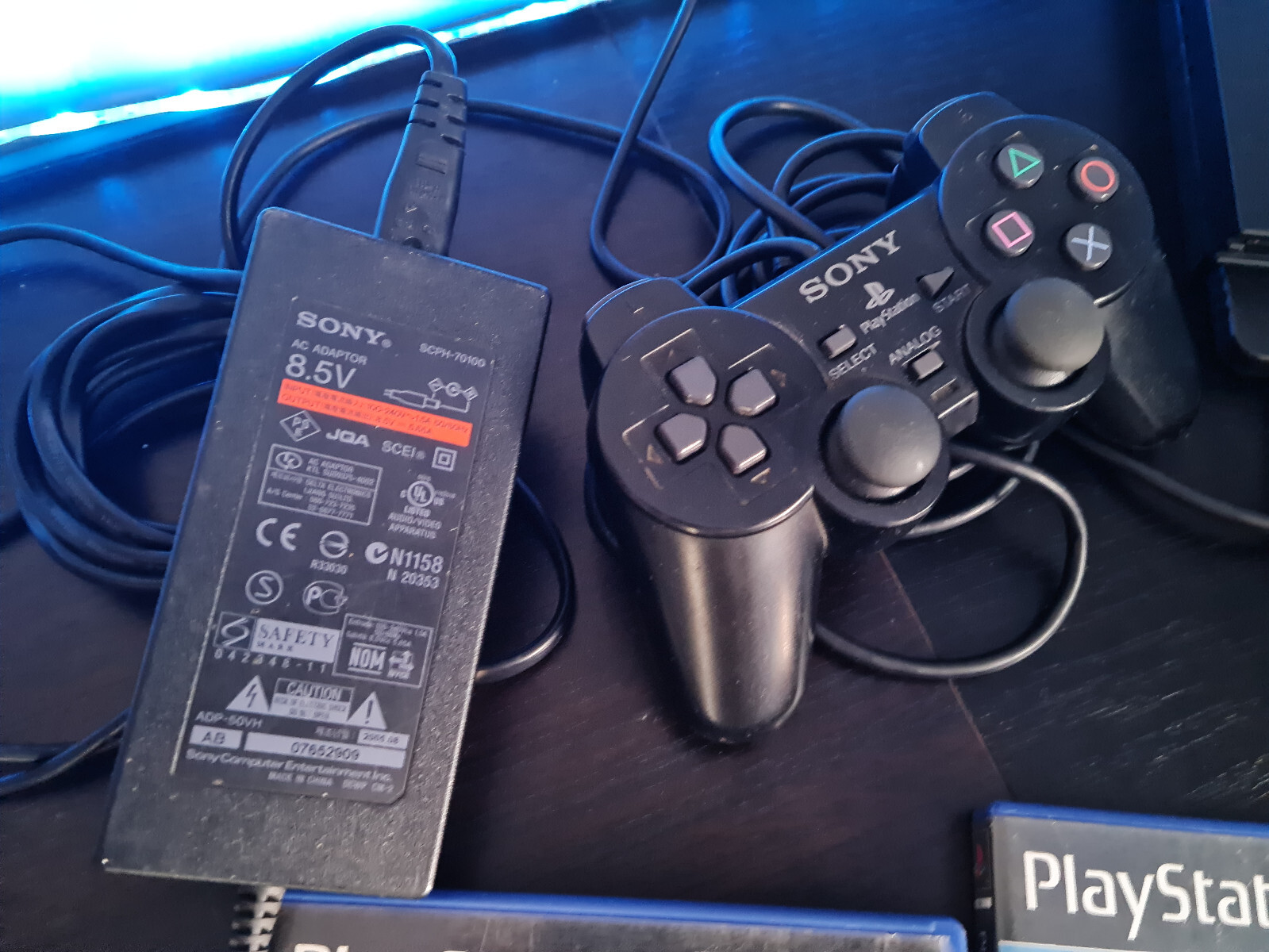 PlayStation 2 PAL – 2 Controllers – No memory cards (Games sold) *READ*