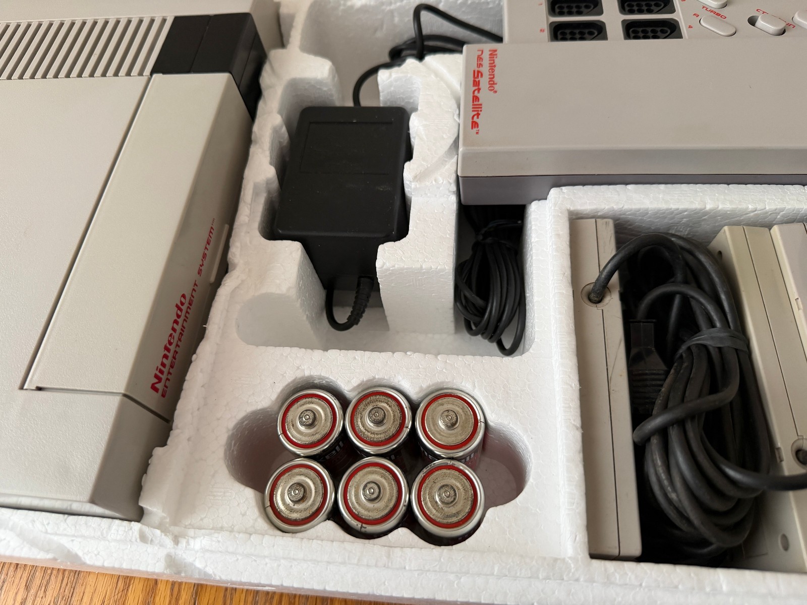 NES Sports Set complete in box nintendo satellite with original 6 batteries MINT