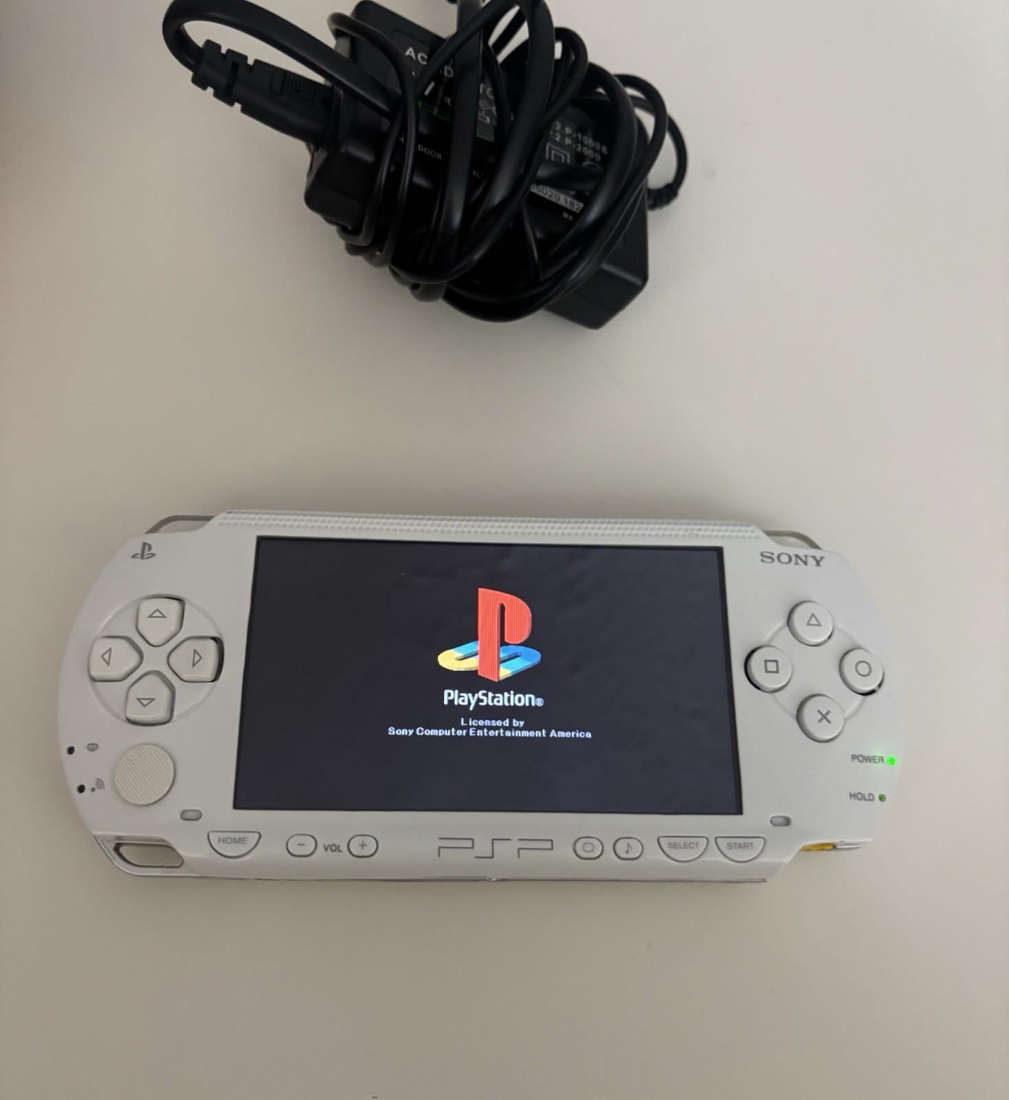 Sony PSP White with 28 downloaded games god of war, DBZ MC3