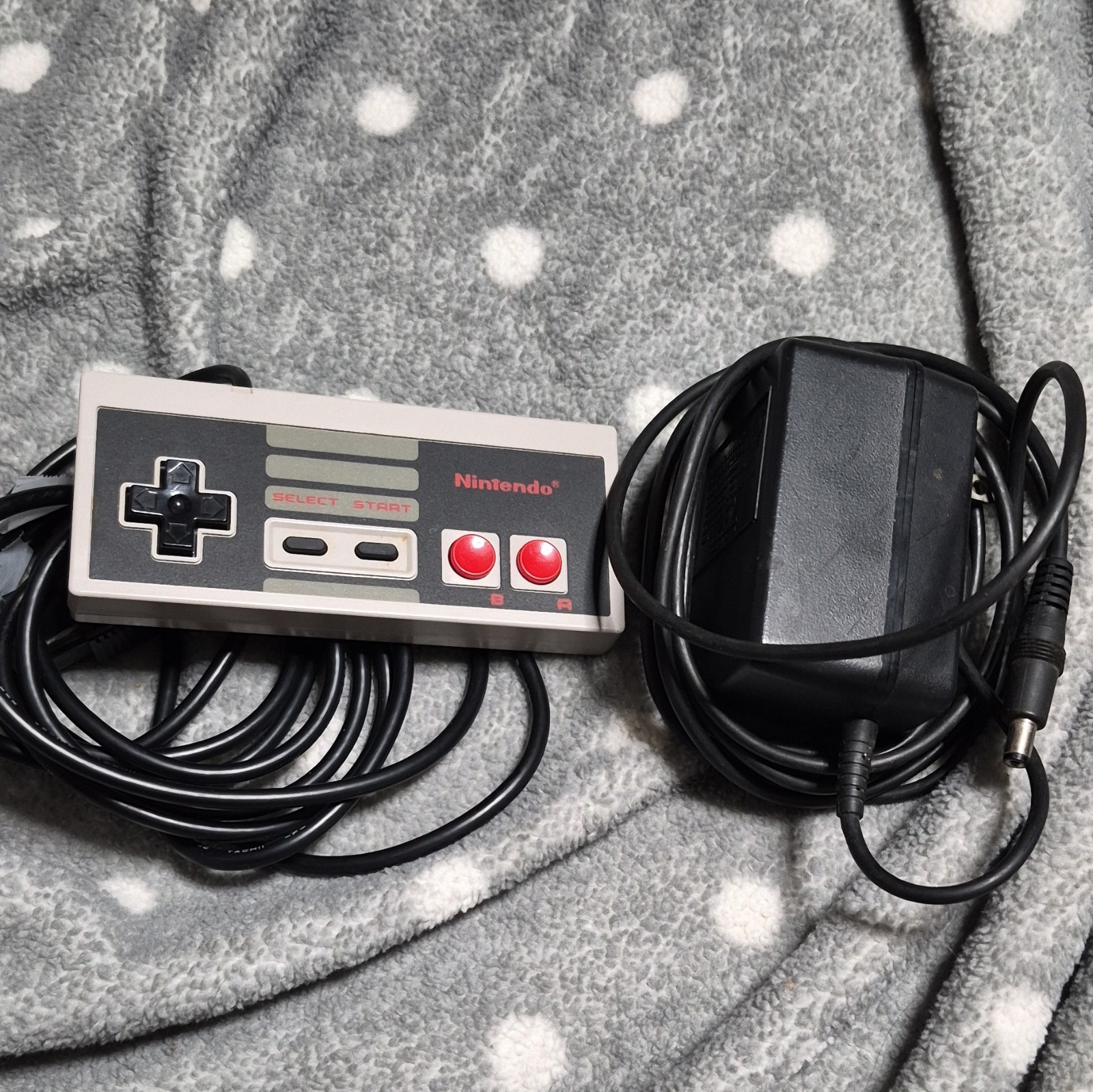 Nintendo NES Entertainment System Console NES-001 NTSC-U/C RF Gray 1985