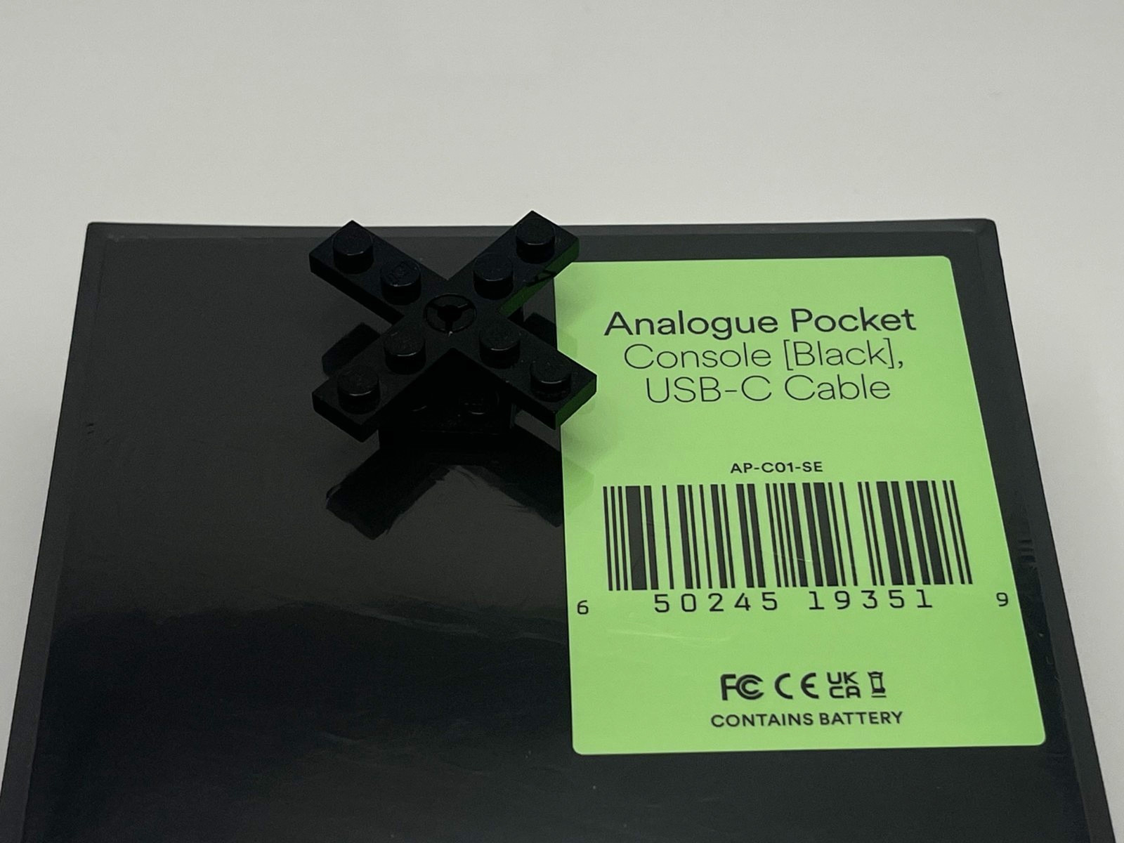 Analogue Pocket Handheld Console [black] AP-C01-SE [mint]