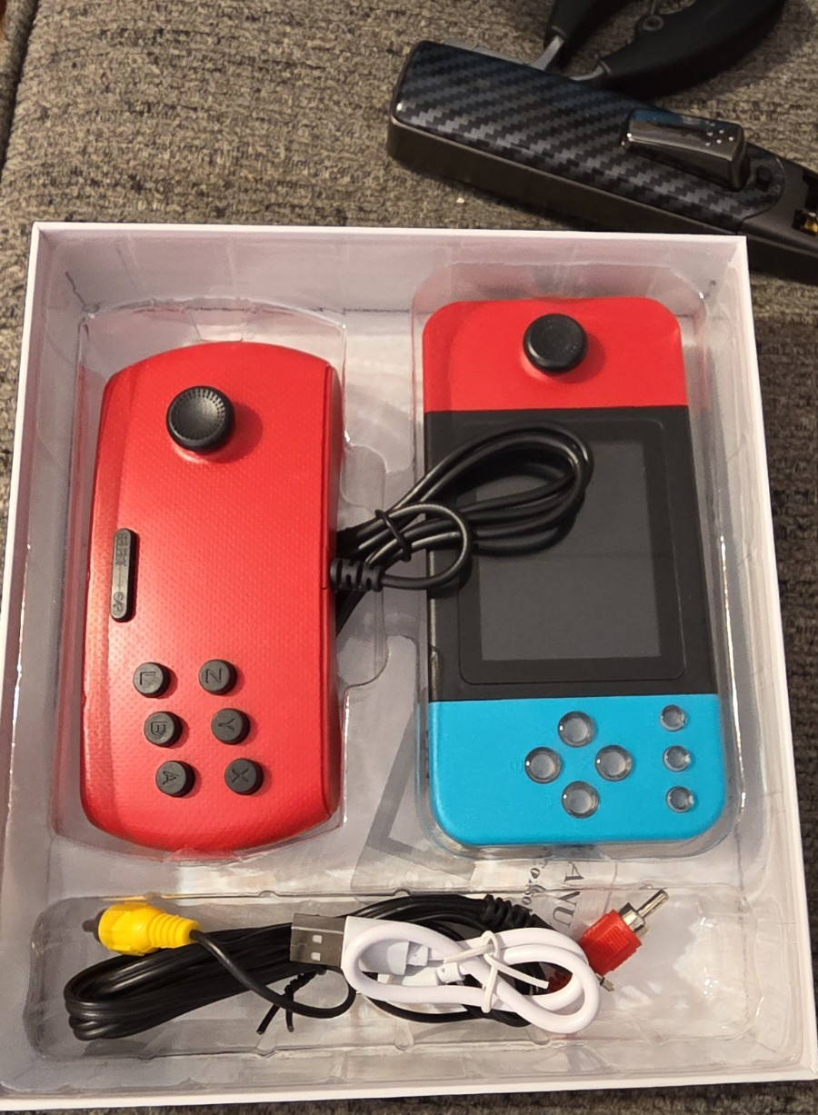 D20S Handheld Game Console 500 in 1 HD Color Screen Red Blue Black TV Out