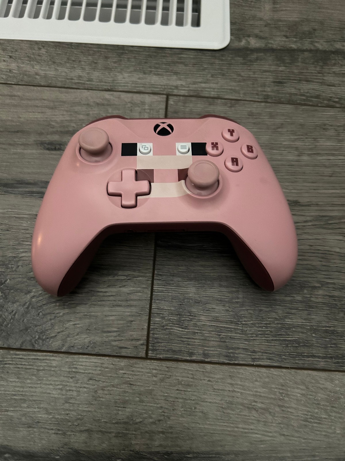 Microsoft Xbox One S Minecraft Limited Edition xbox and 2 controllers one pig
