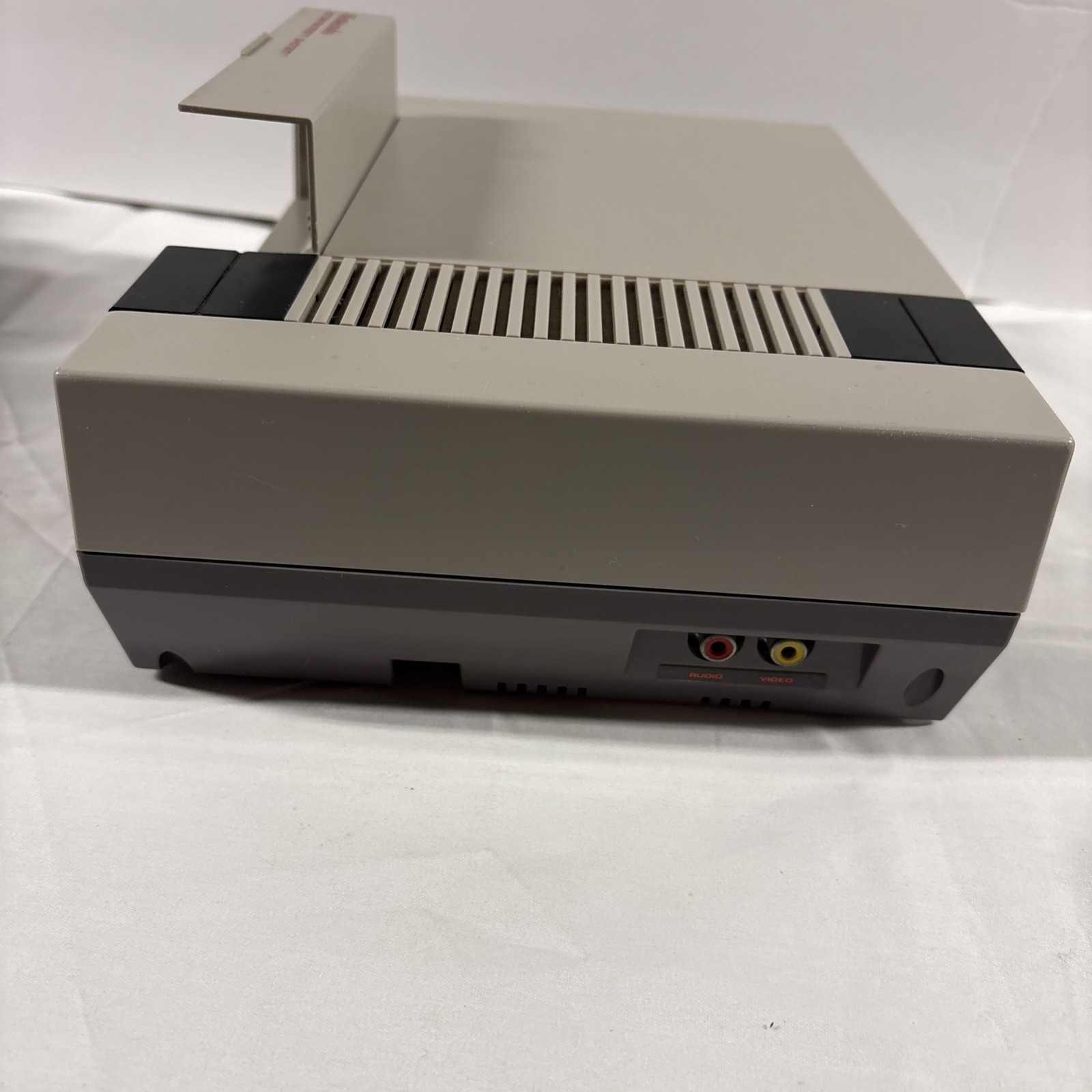 Vintage 1985 – NES Classic Model # NES – 001 Complete GameSystem Tested