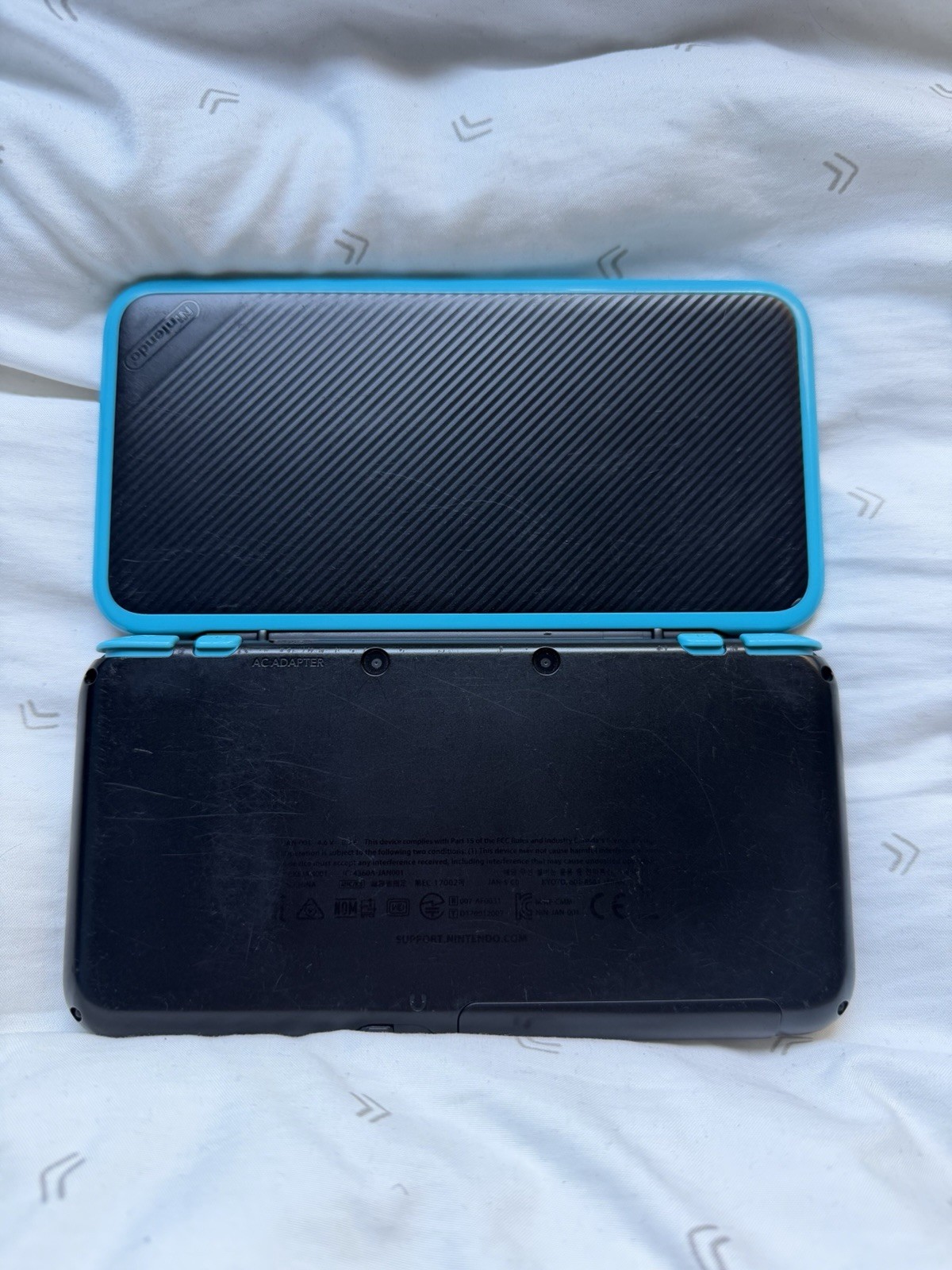 Nintendo New 2DS XL Turquoise Black Console For Parts & Repair DOESNT WORK! READ